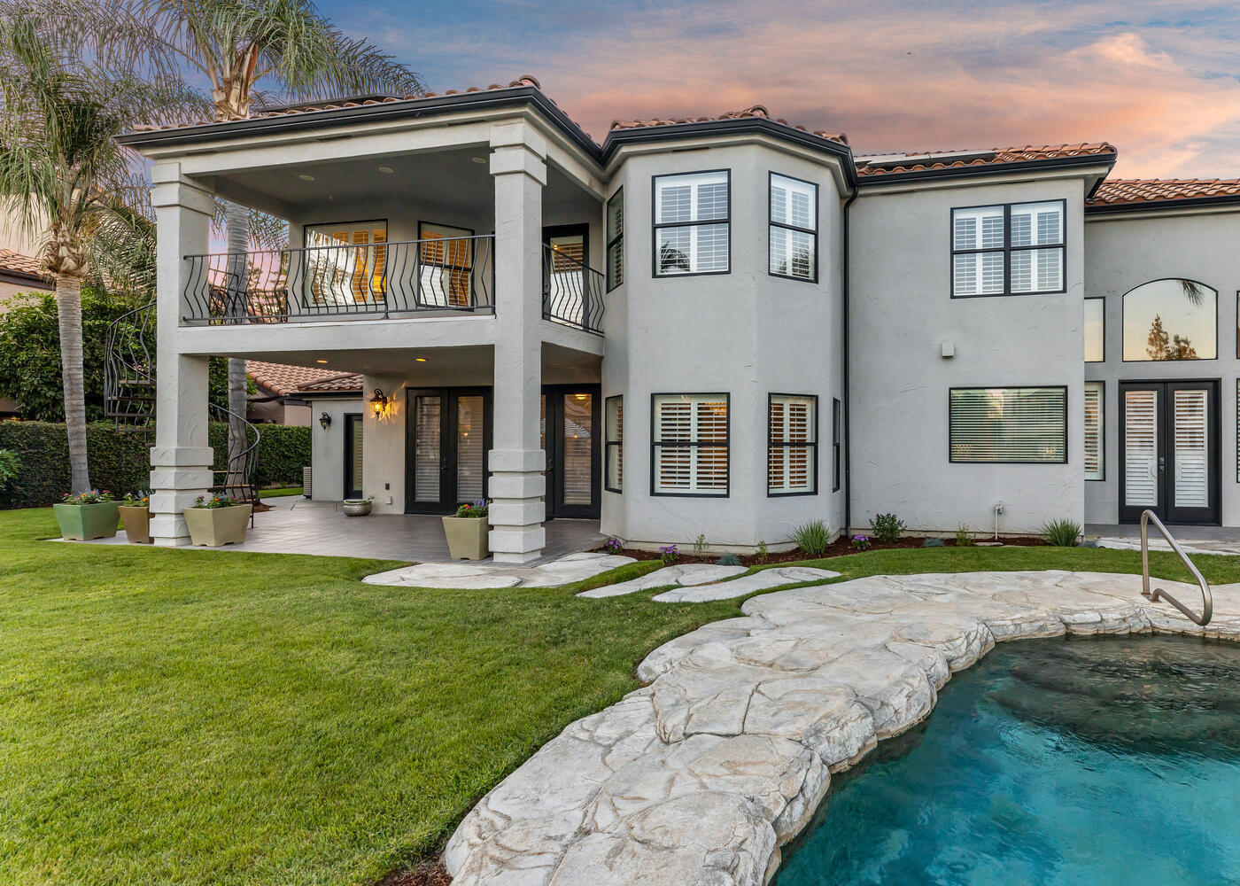 5721 W Prospect Dr, Visalia, CA 93291