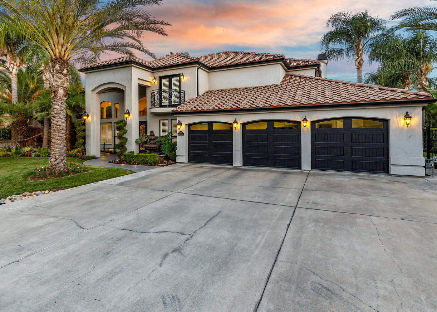 5721 W Prospect Dr, Visalia, CA 93291