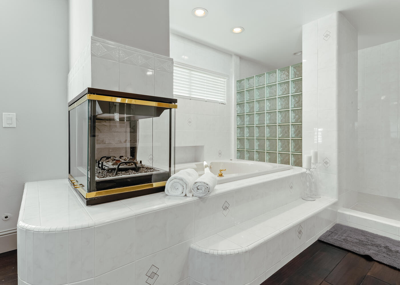 5721 W Prospect Dr, Visalia, CA 93291