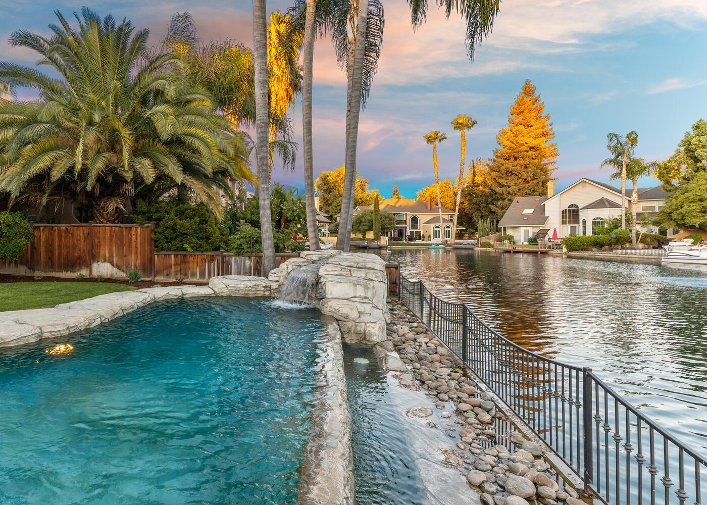 5721 W Prospect Dr, Visalia, CA 93291