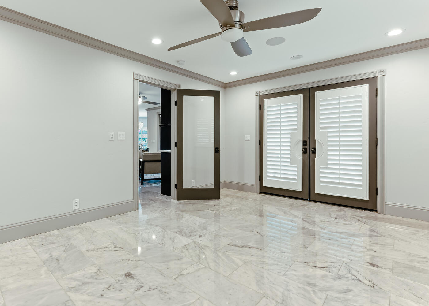 5721 W Prospect Dr, Visalia, CA 93291