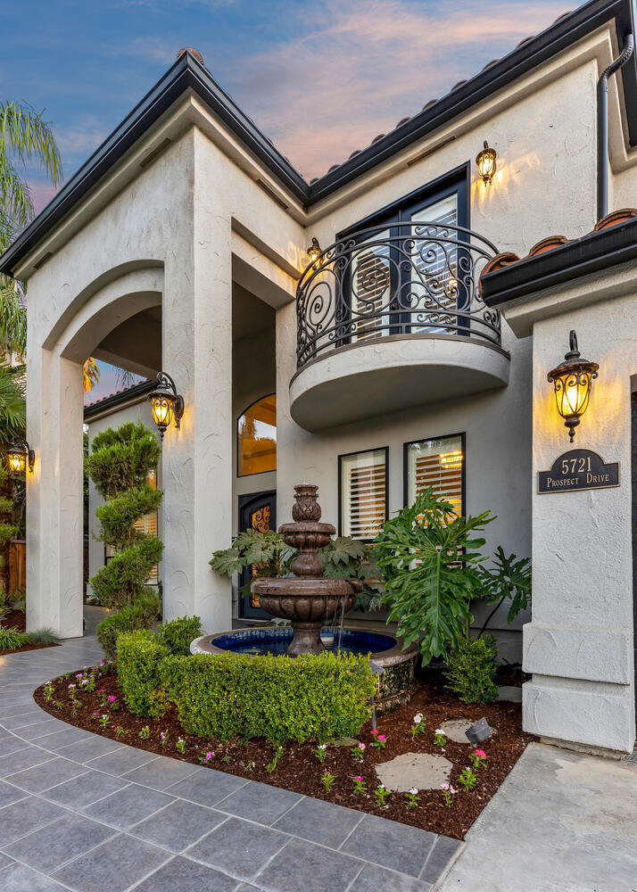 5721 W Prospect Dr, Visalia, CA 93291