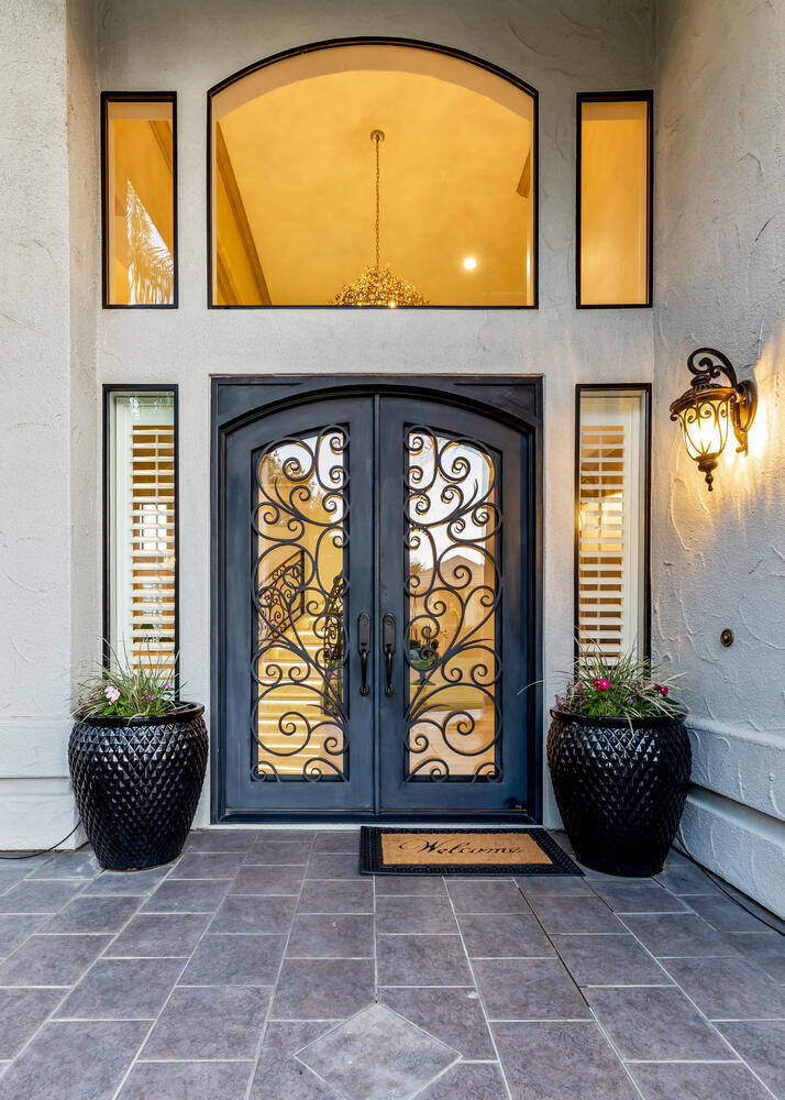 5721 W Prospect Dr, Visalia, CA 93291