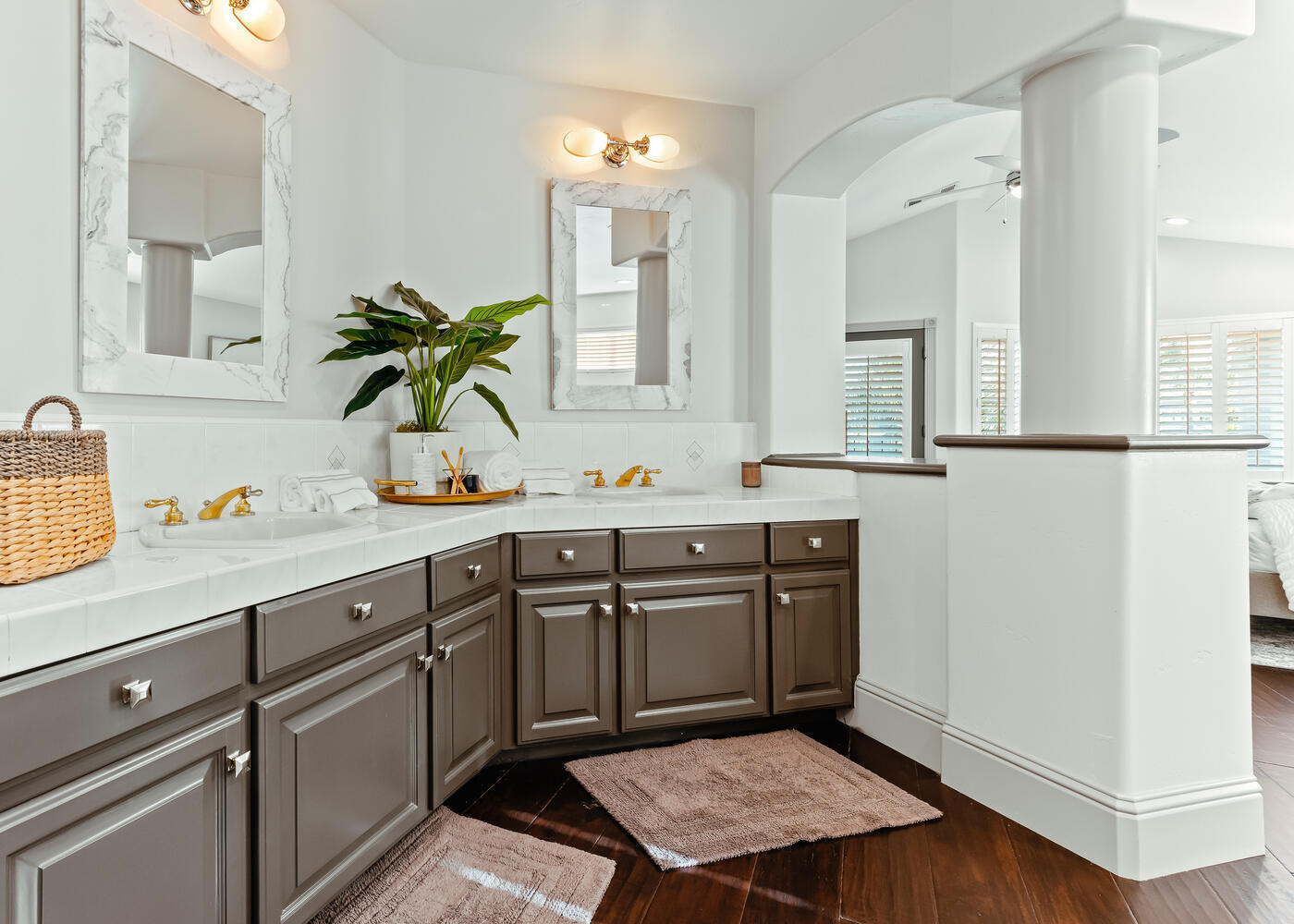 5721 W Prospect Dr, Visalia, CA 93291