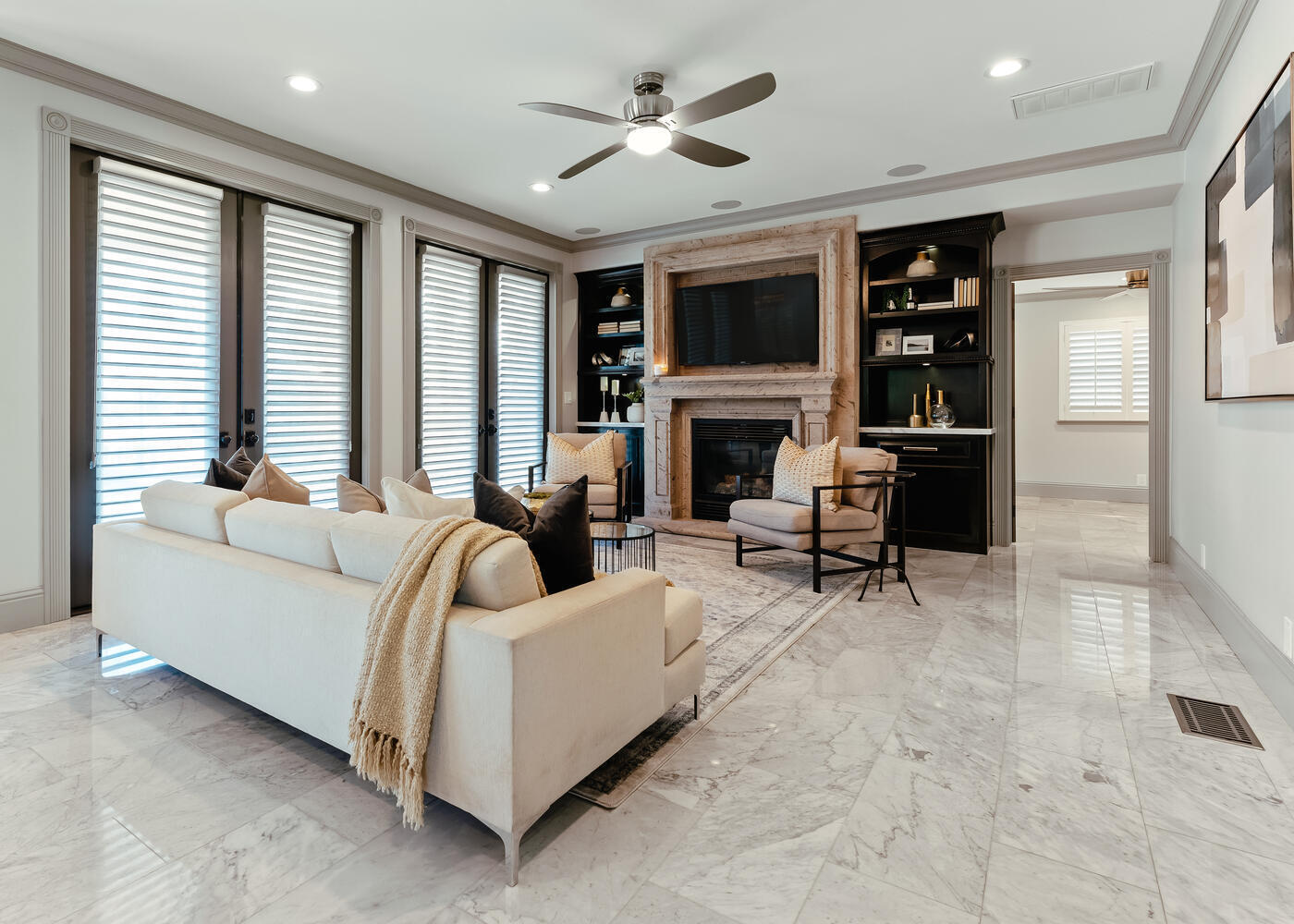 5721 W Prospect Dr, Visalia, CA 93291