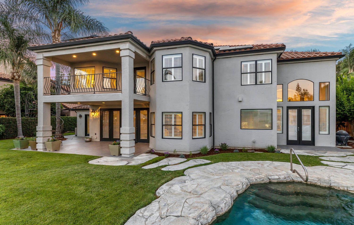 5721 W Prospect Dr, Visalia, CA 93291