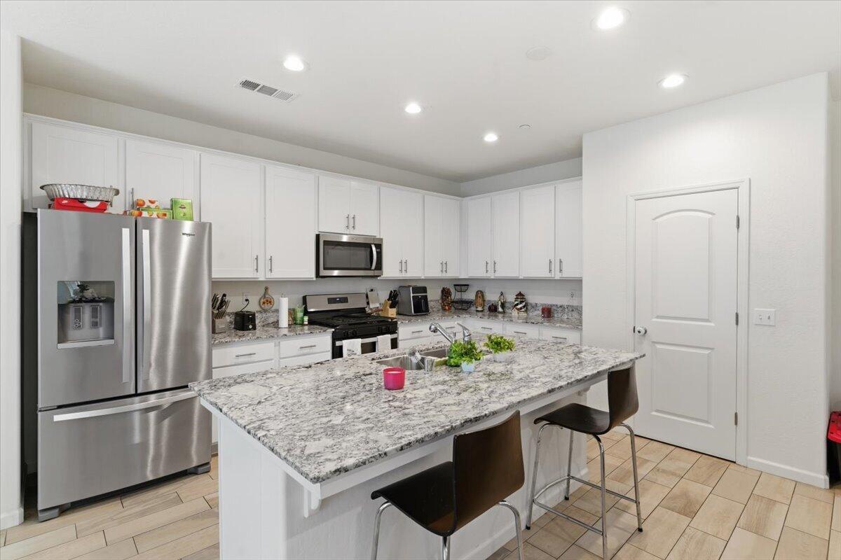 3625 Chelsea St, Tulare, CA 93274