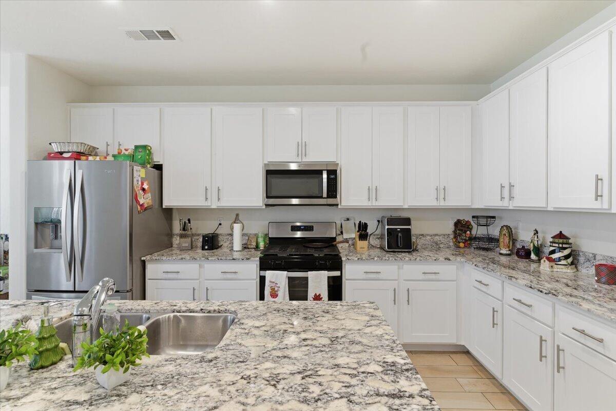 3625 Chelsea St, Tulare, CA 93274