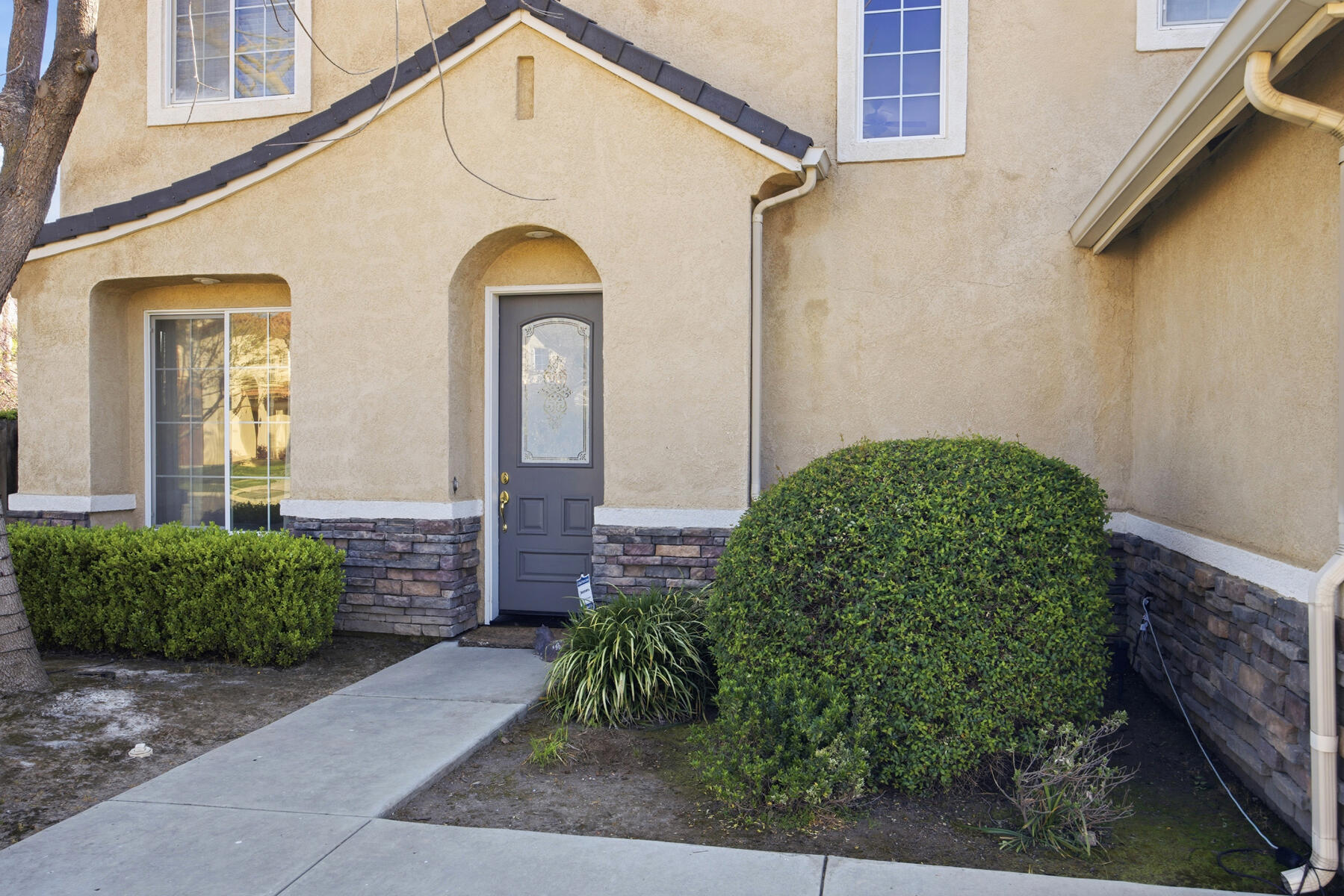 1242 N Julieann St, Visalia, CA 93291