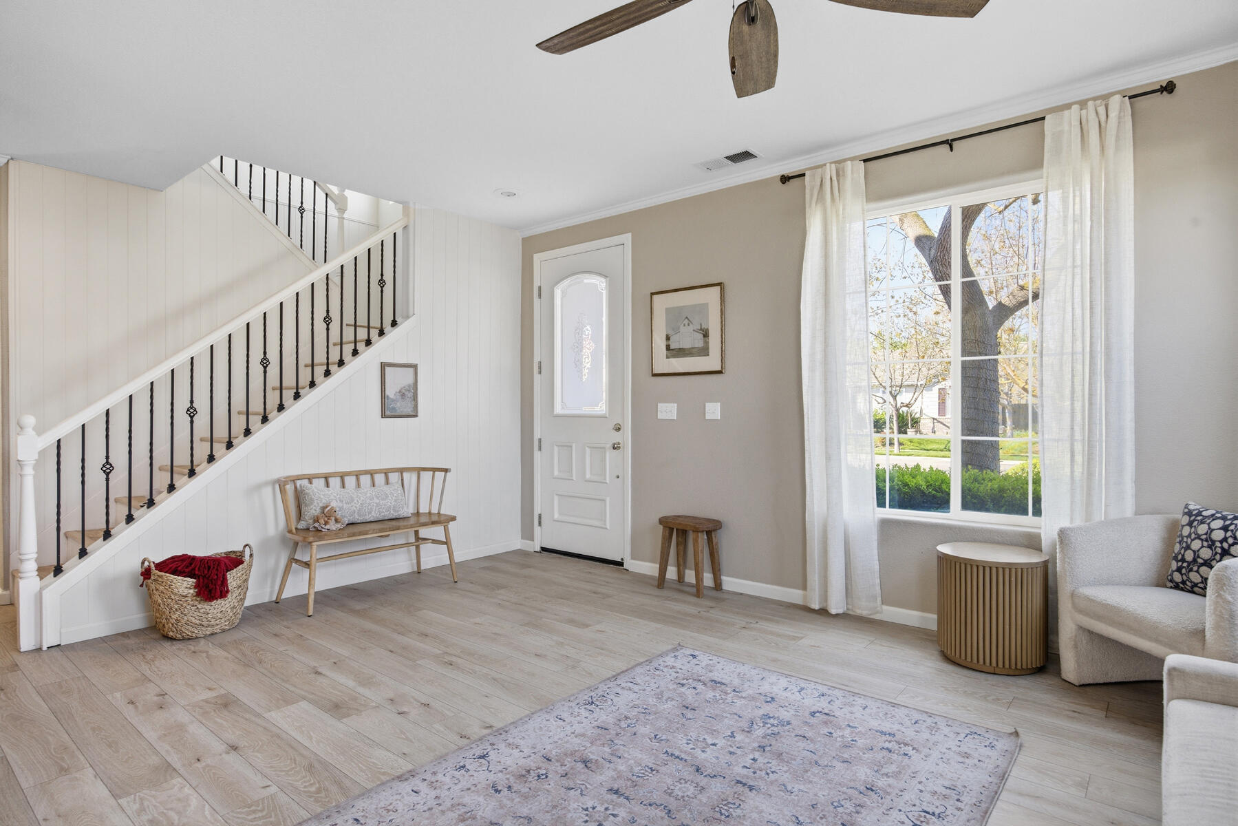 1242 N Julieann St, Visalia, CA 93291