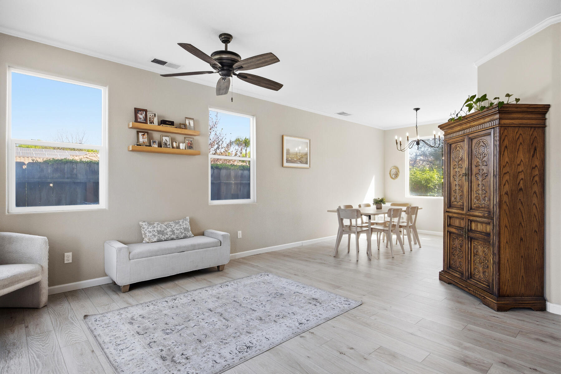 1242 N Julieann St, Visalia, CA 93291