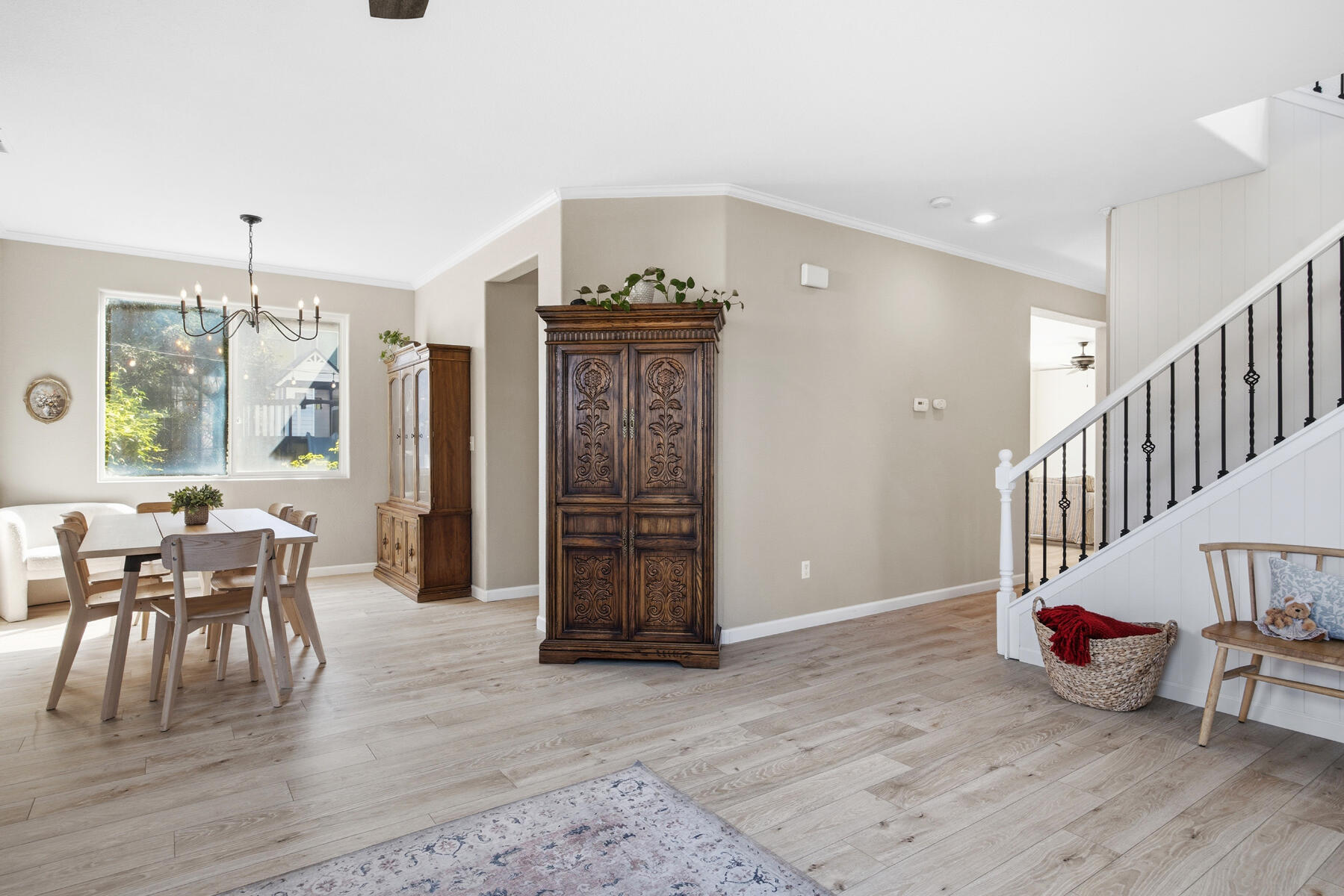 1242 N Julieann St, Visalia, CA 93291