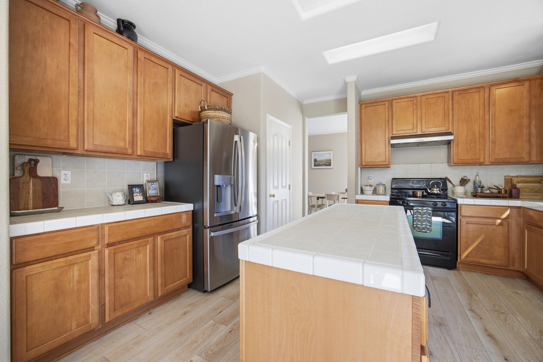 1242 N Julieann St, Visalia, CA 93291