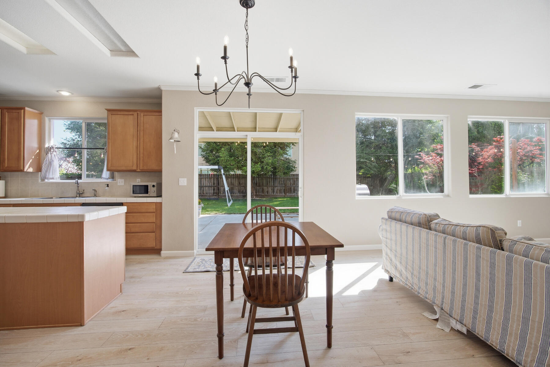 1242 N Julieann St, Visalia, CA 93291