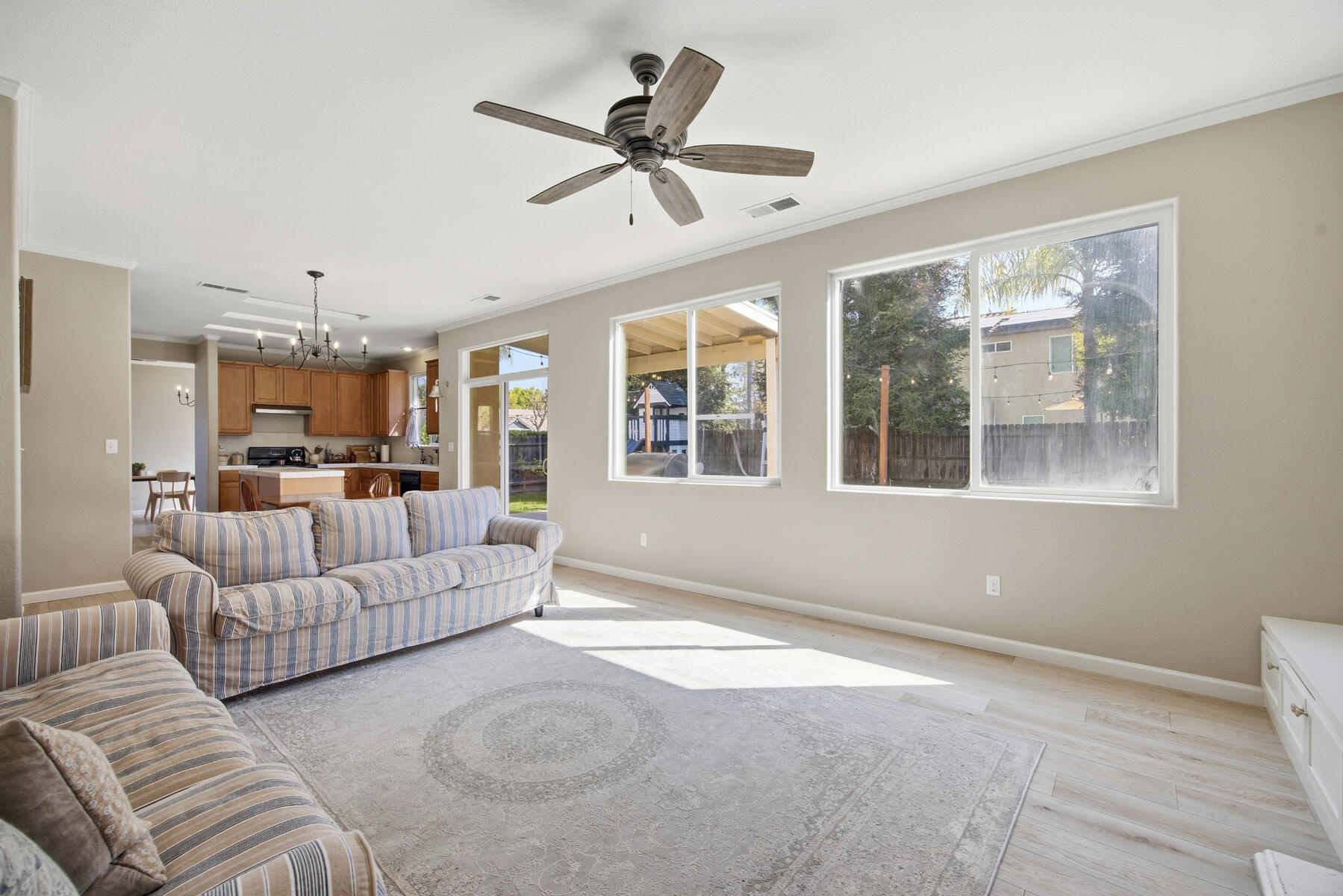 1242 N Julieann St, Visalia, CA 93291