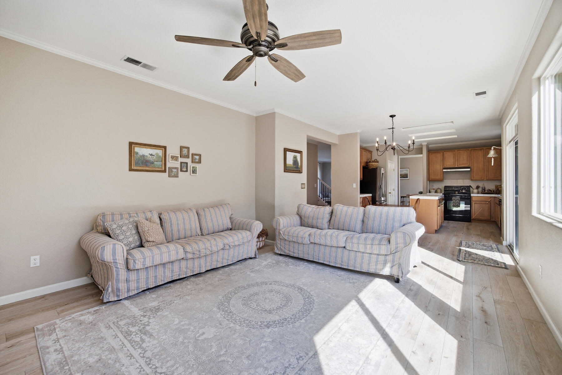 1242 N Julieann St, Visalia, CA 93291