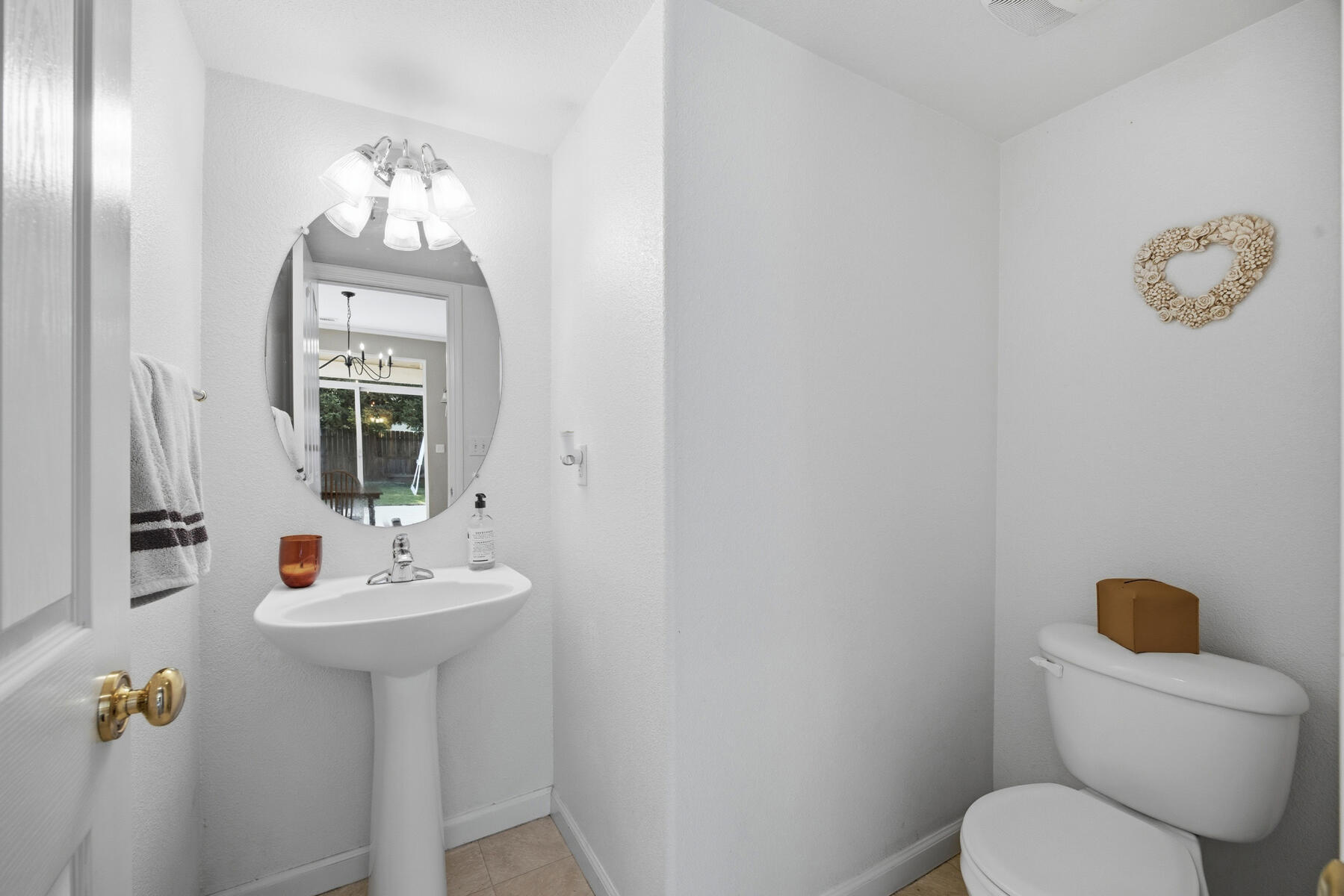 1242 N Julieann St, Visalia, CA 93291