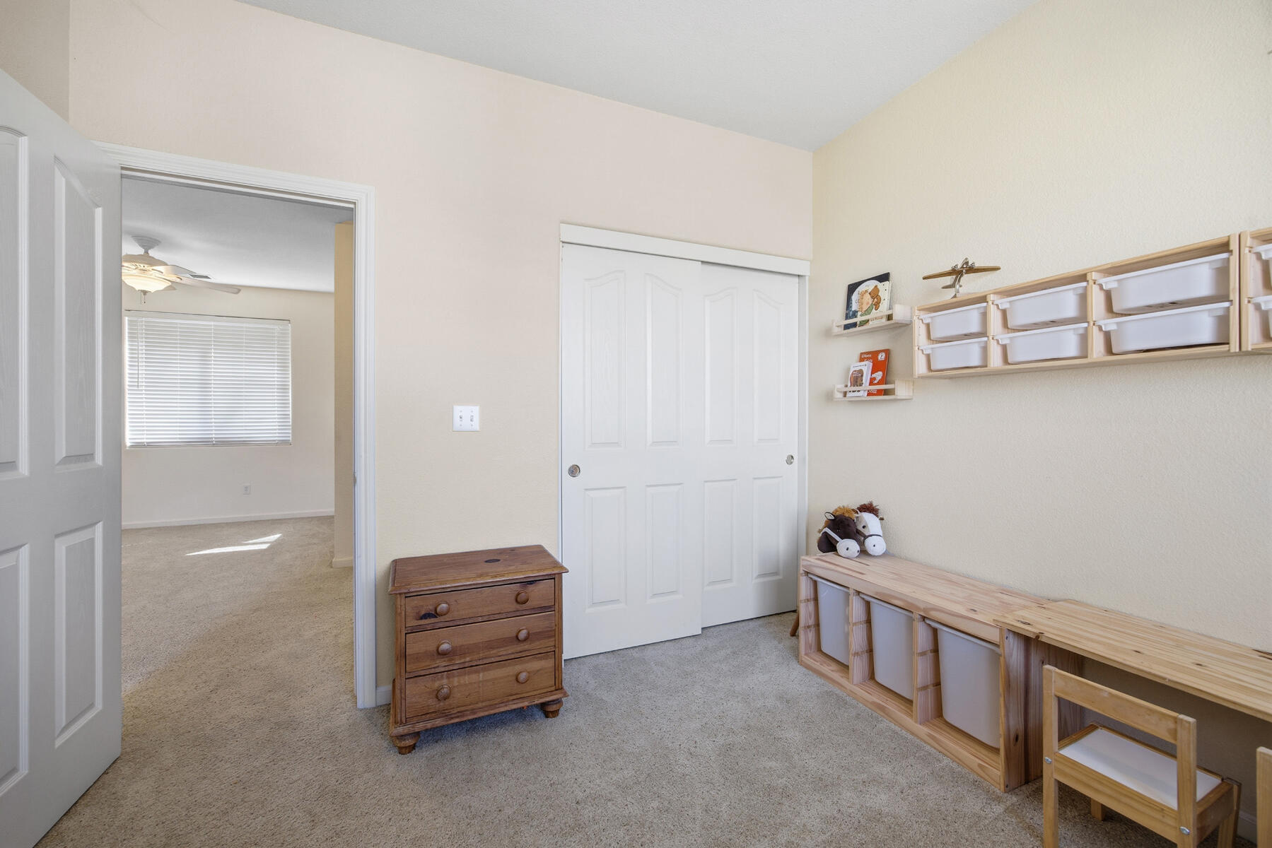 1242 N Julieann St, Visalia, CA 93291