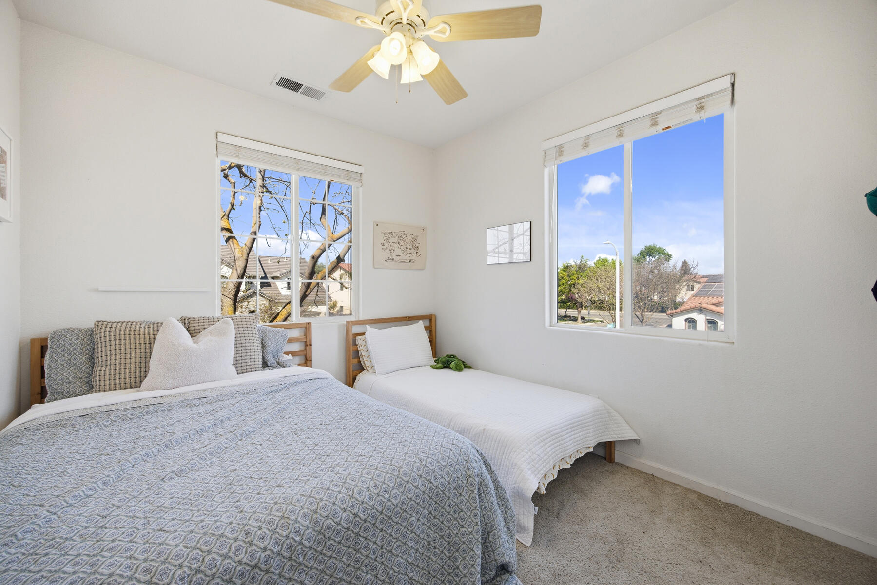 1242 N Julieann St, Visalia, CA 93291