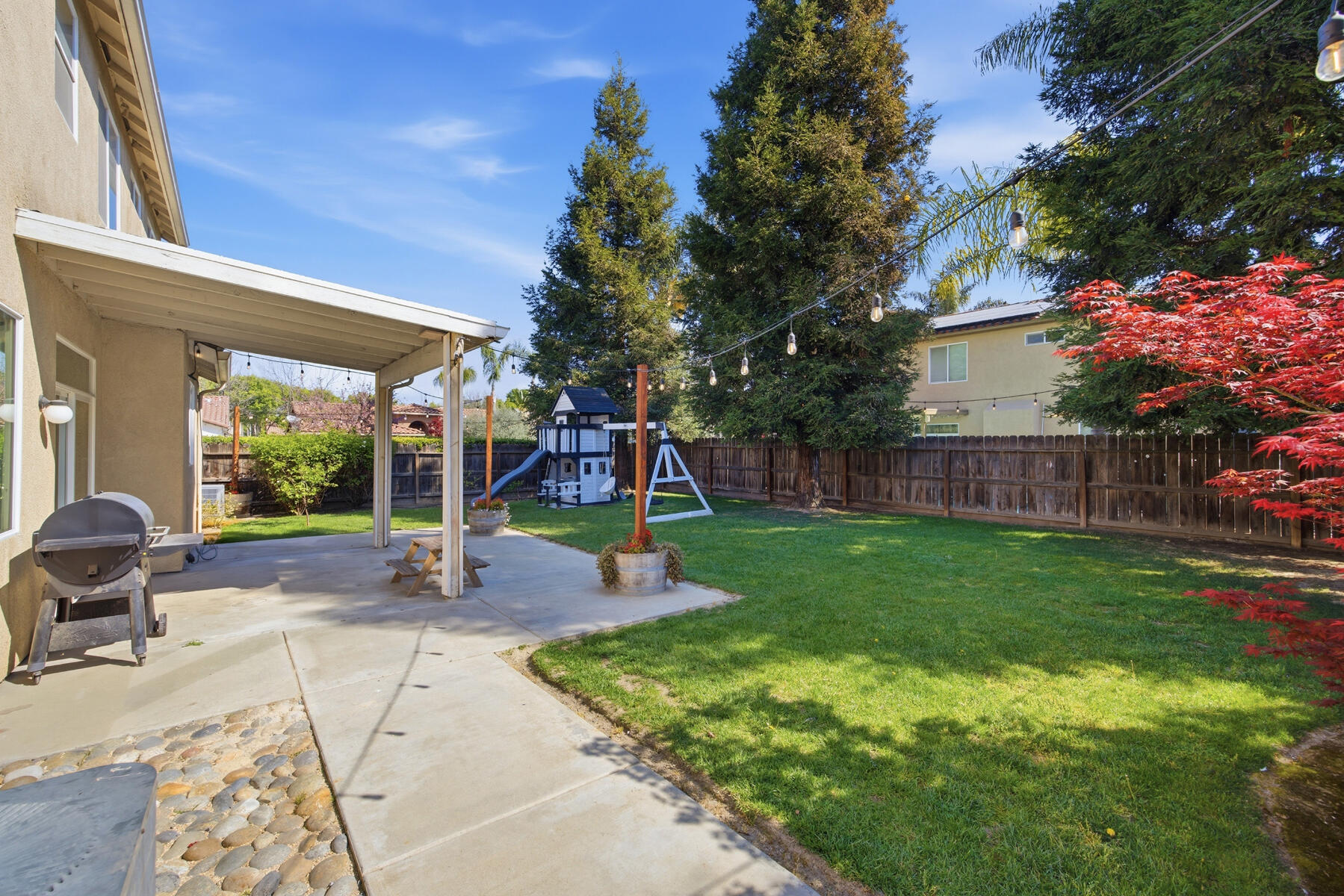 1242 N Julieann St, Visalia, CA 93291