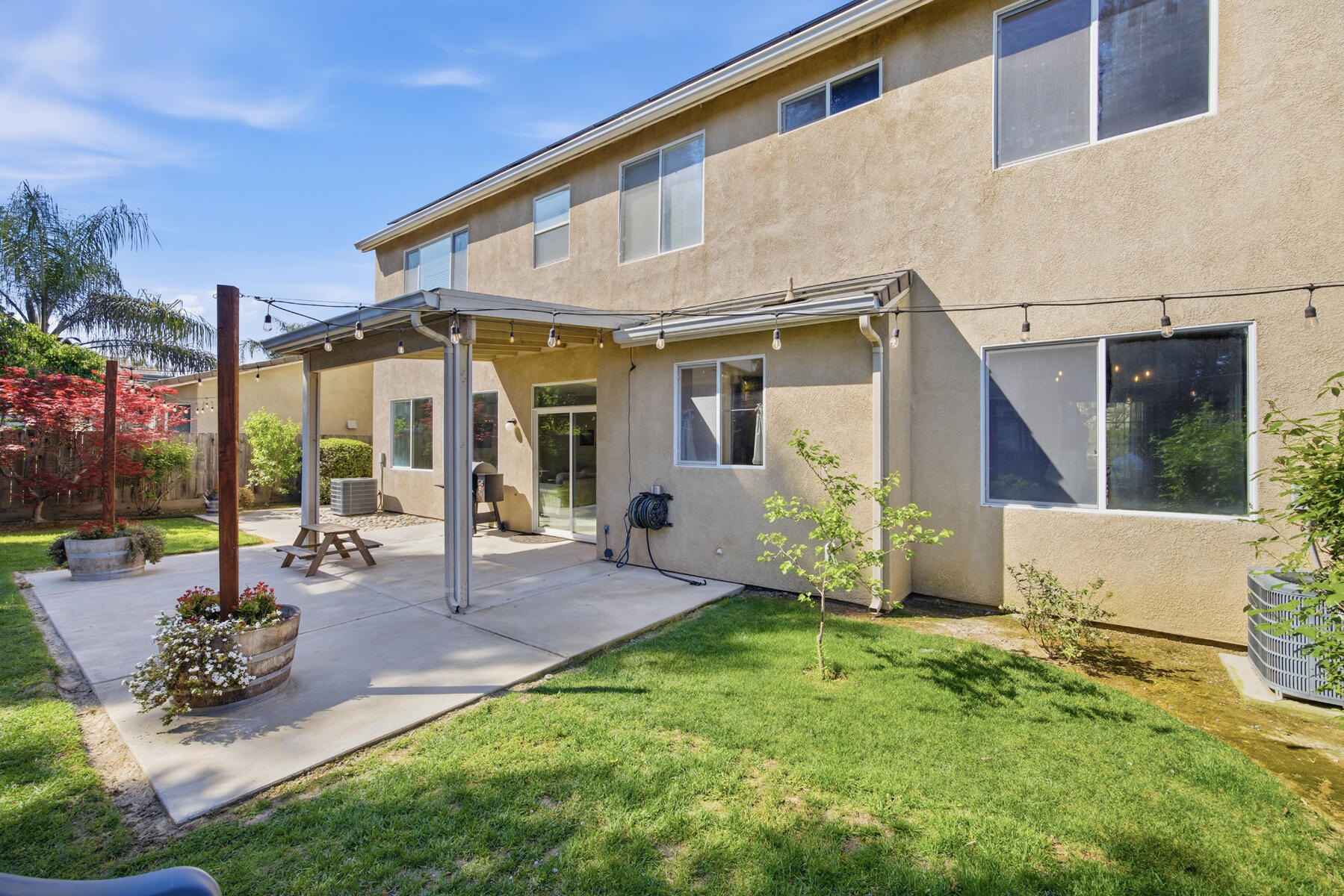 1242 N Julieann St, Visalia, CA 93291