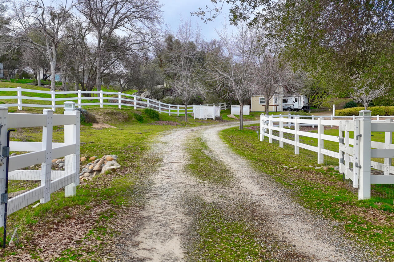 44755 Savage Rd, Coarsegold, CA 93614