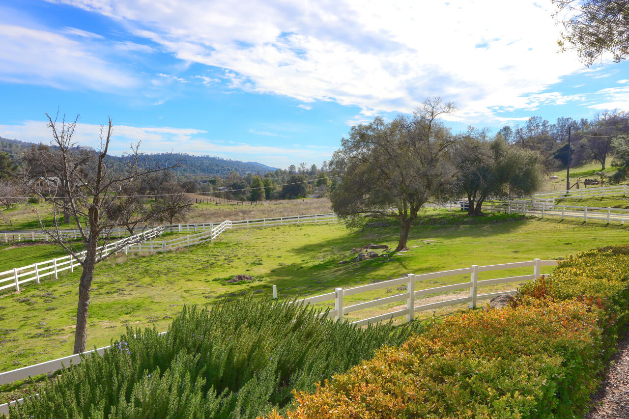 44755 Savage Rd, Coarsegold, CA 93614