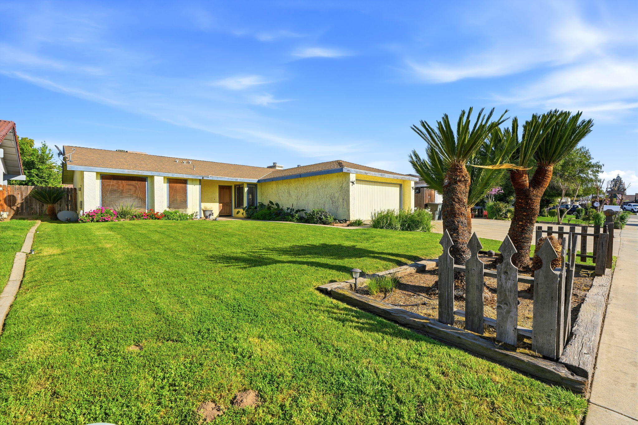 1908 N Cedar Ct, Visalia, CA 93292