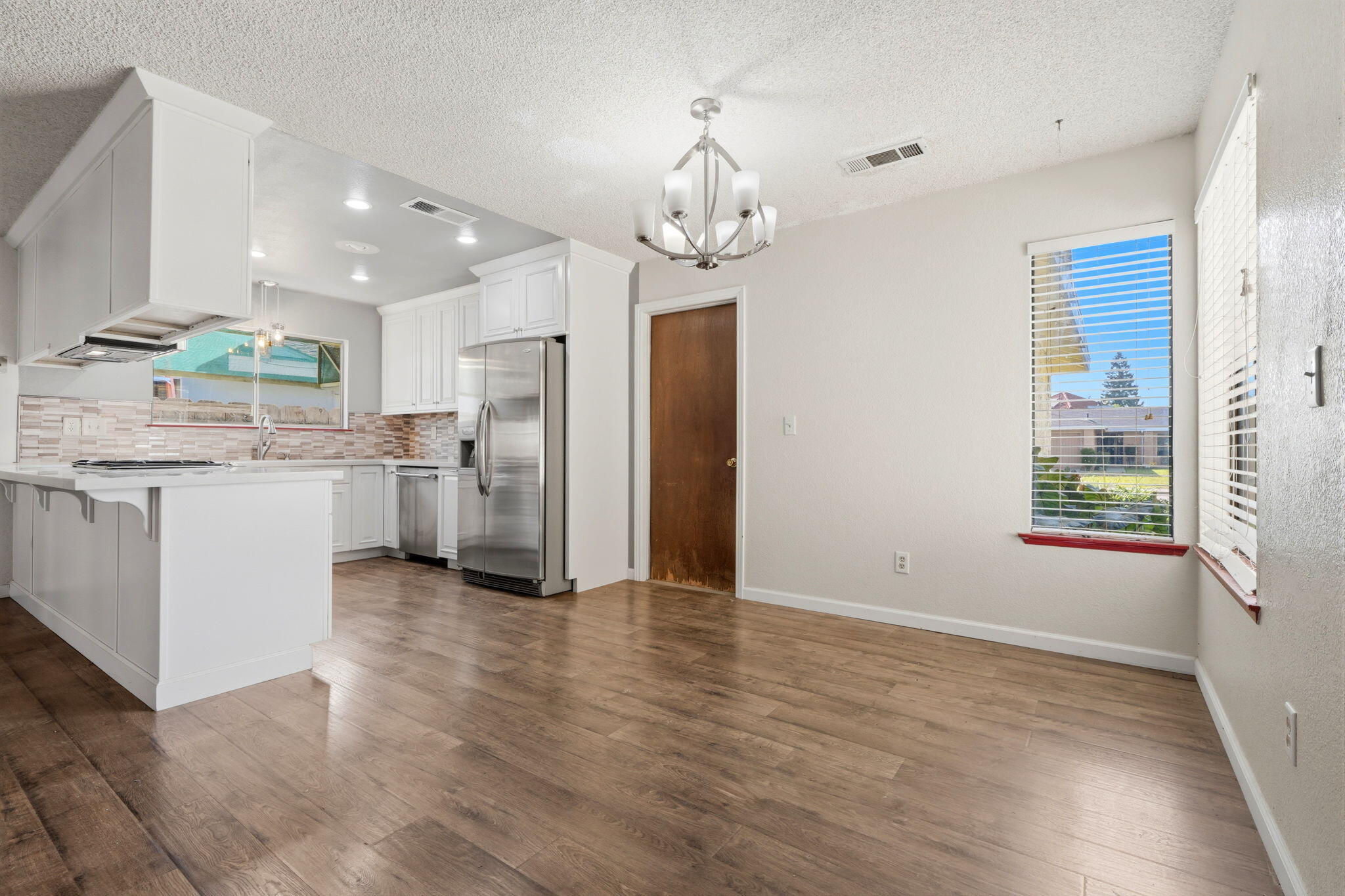 1908 N Cedar Ct, Visalia, CA 93292