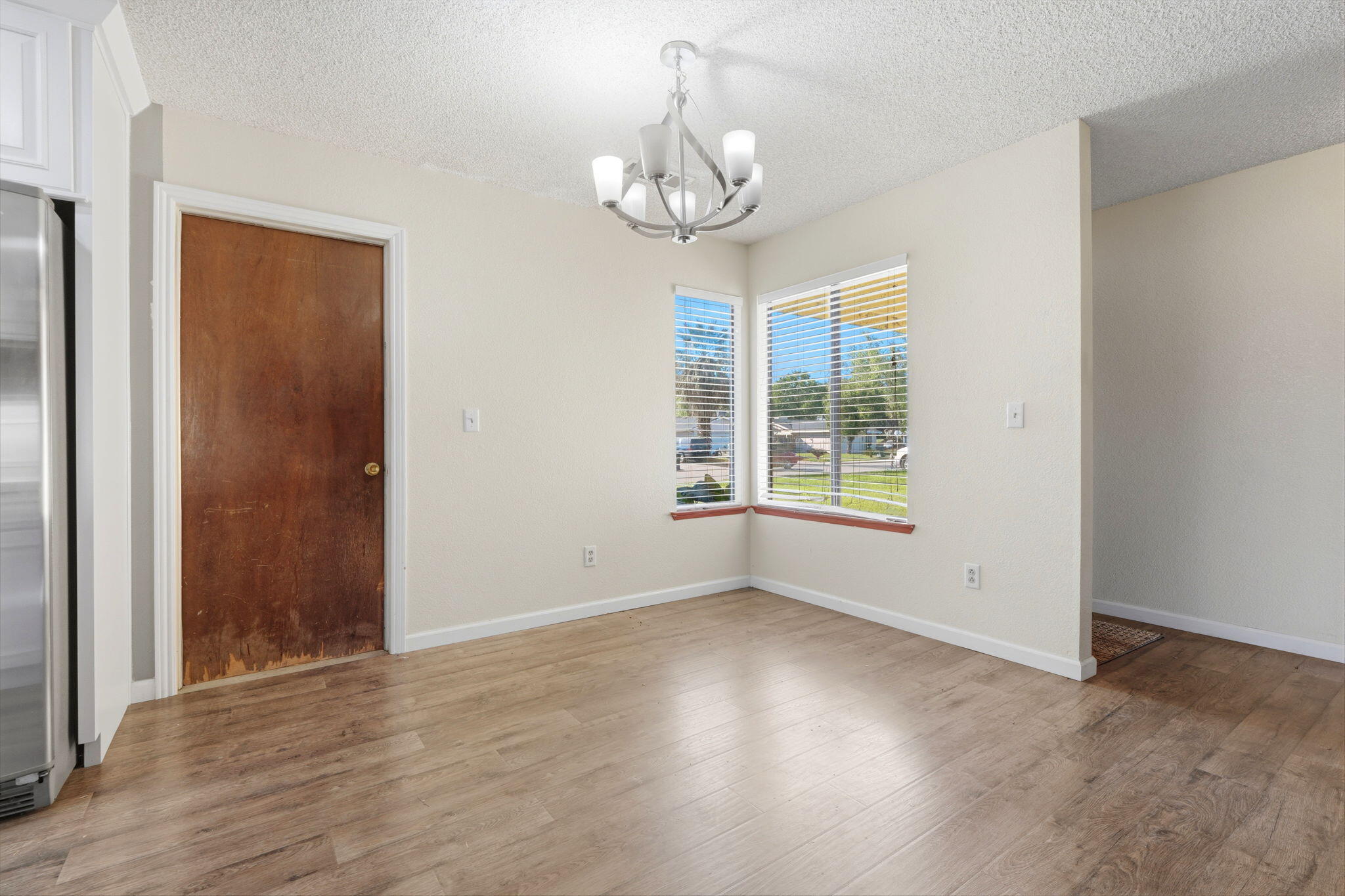 1908 N Cedar Ct, Visalia, CA 93292