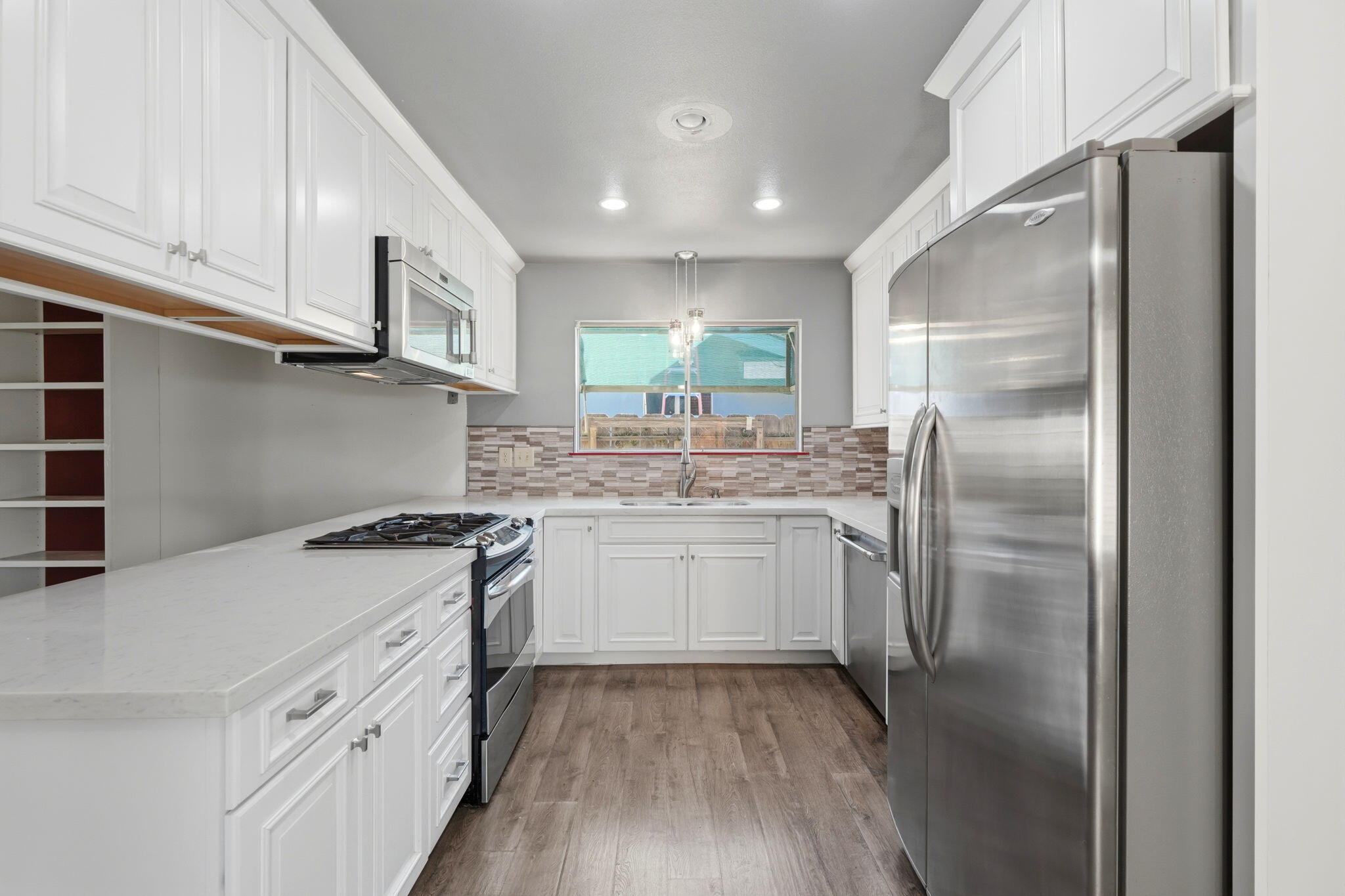 1908 N Cedar Ct, Visalia, CA 93292