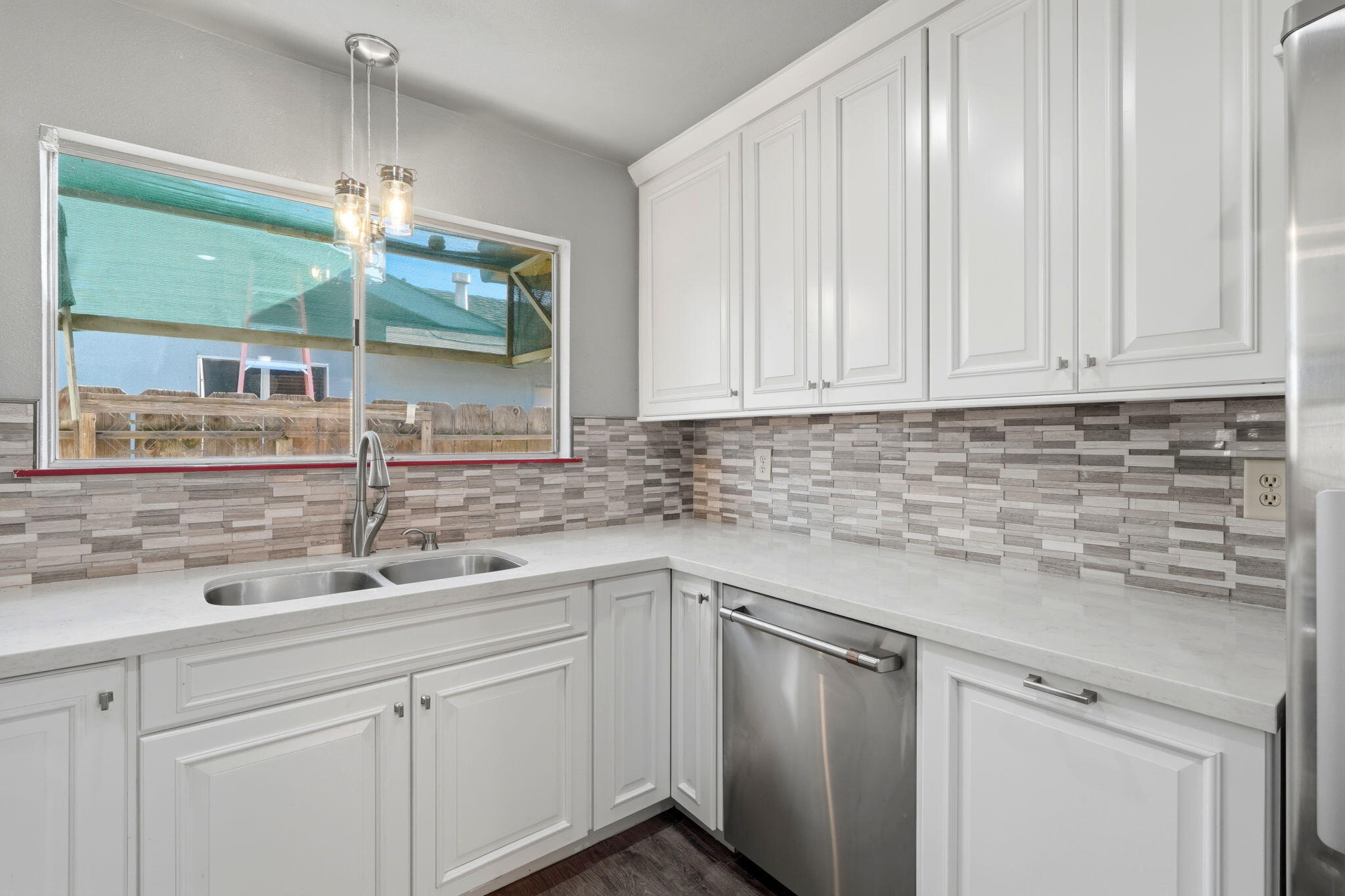 1908 N Cedar Ct, Visalia, CA 93292