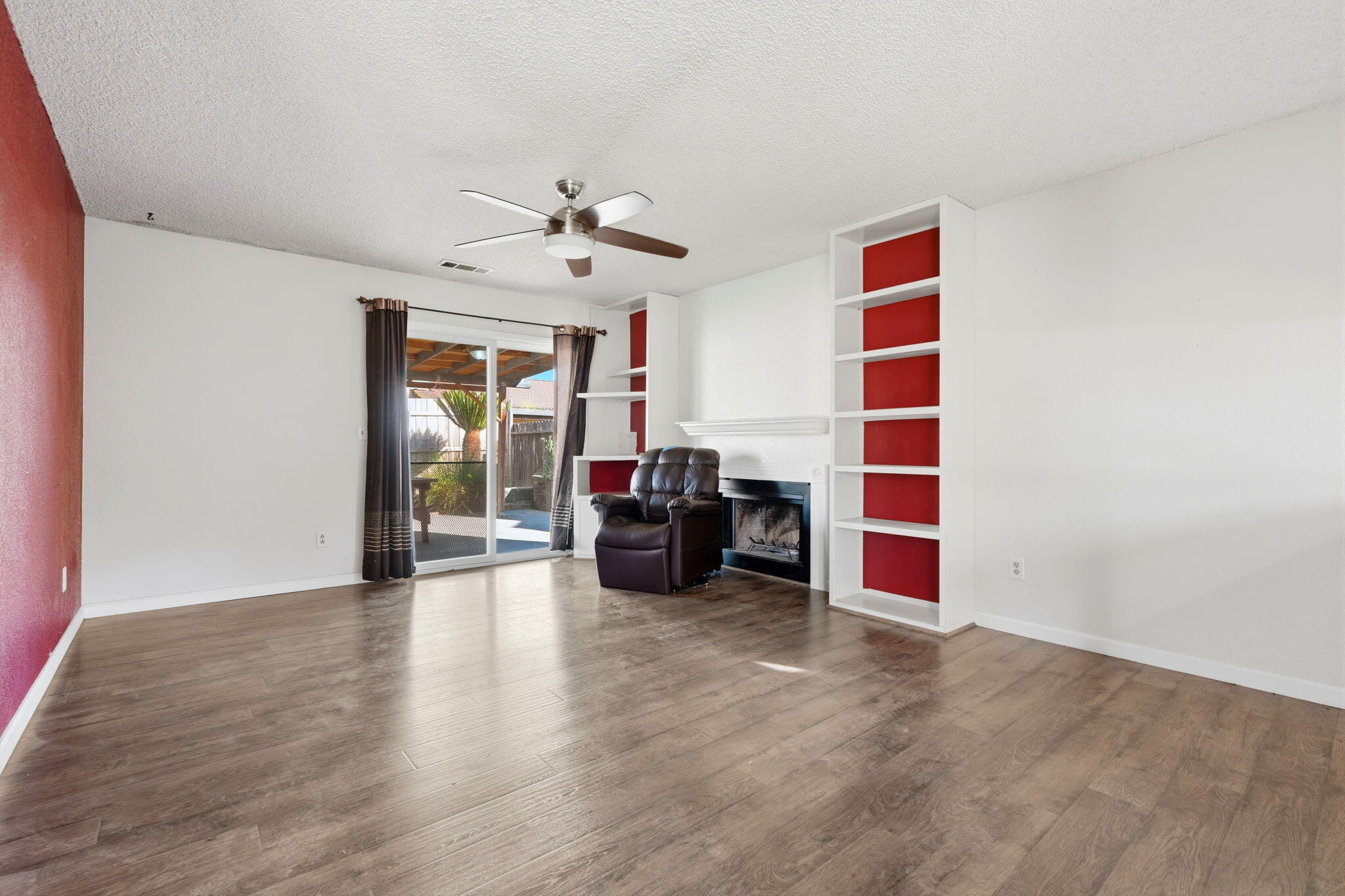 1908 N Cedar Ct, Visalia, CA 93292