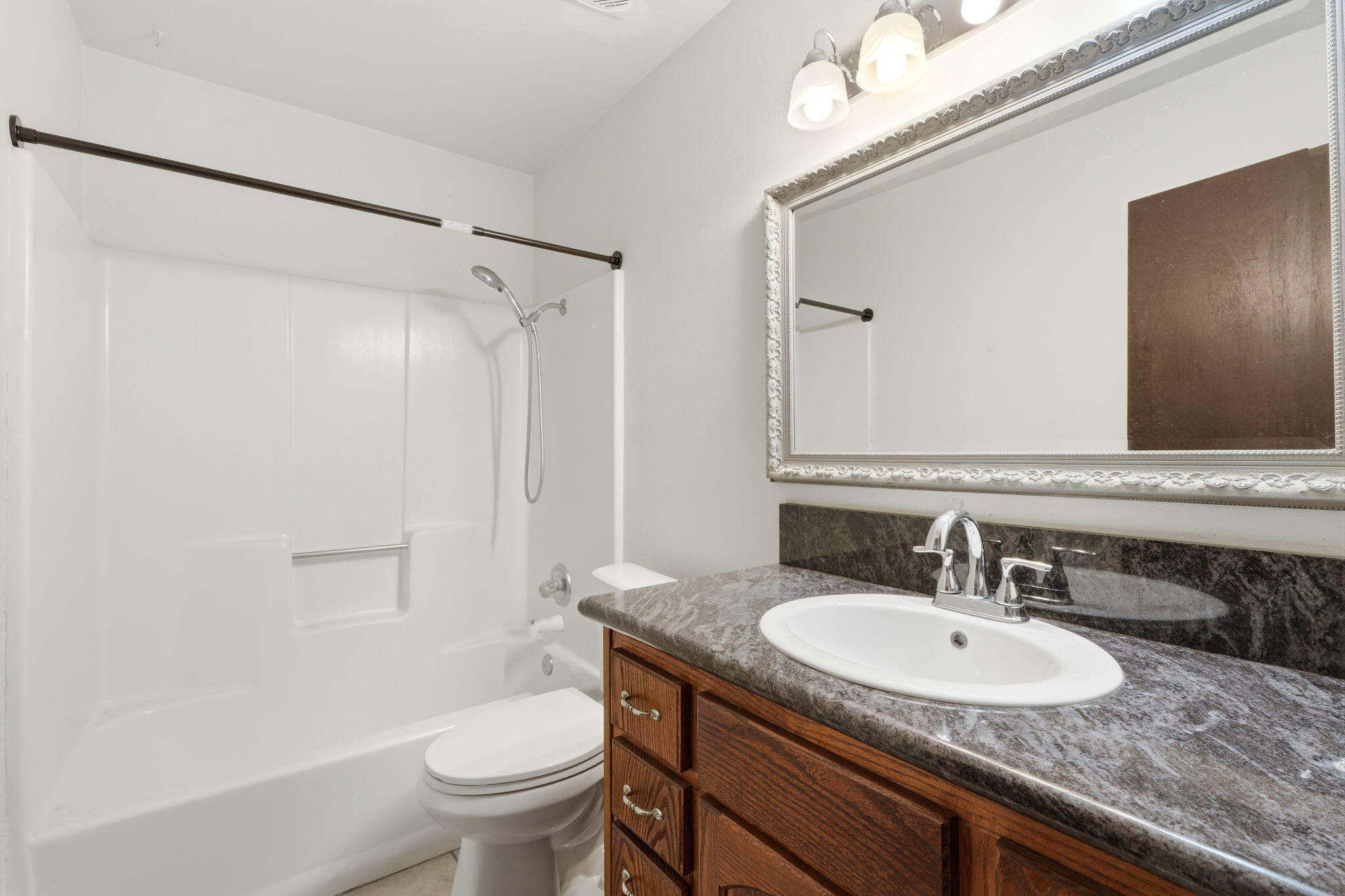 1908 N Cedar Ct, Visalia, CA 93292