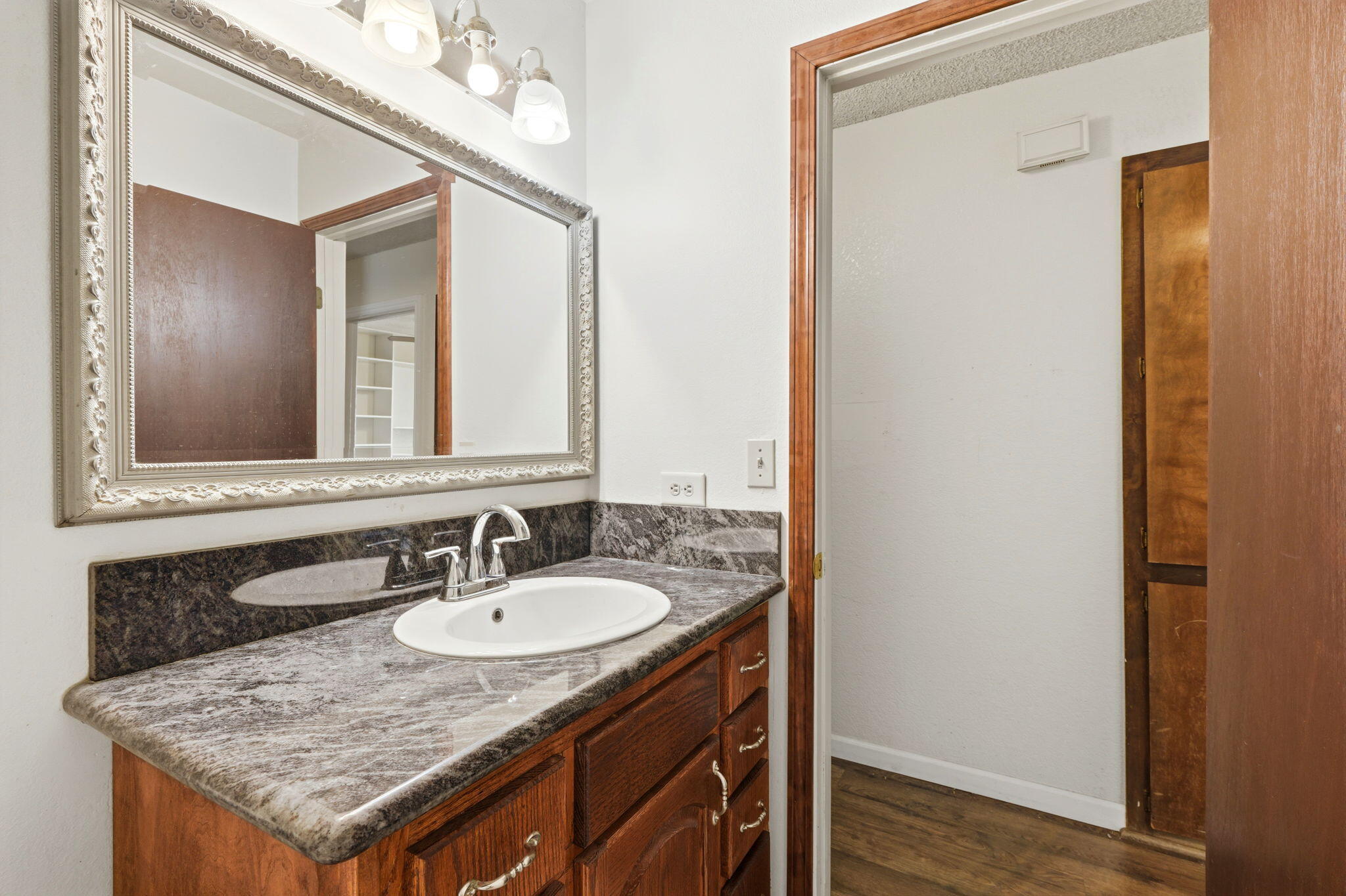 1908 N Cedar Ct, Visalia, CA 93292