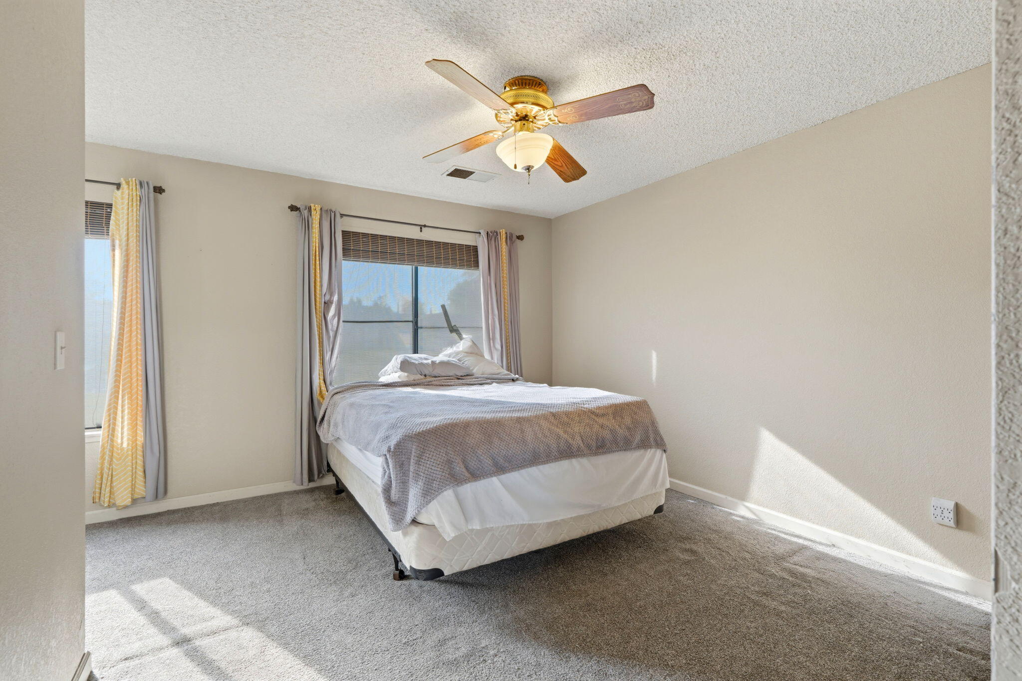 1908 N Cedar Ct, Visalia, CA 93292