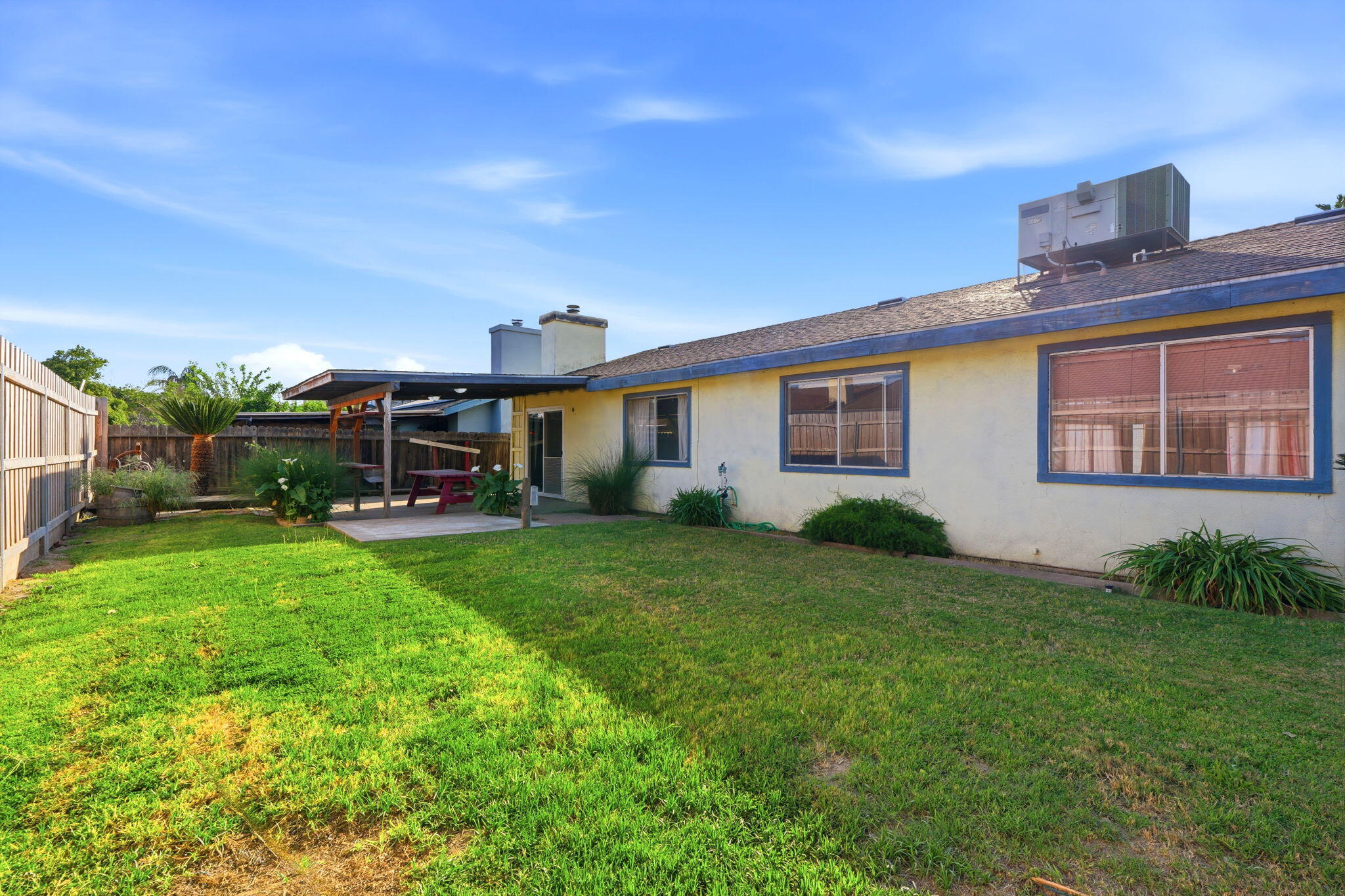 1908 N Cedar Ct, Visalia, CA 93292