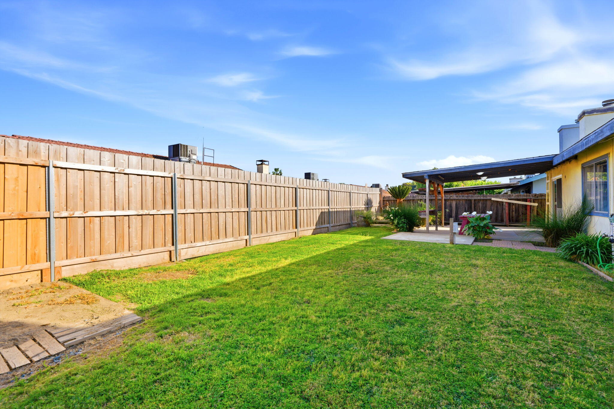 1908 N Cedar Ct, Visalia, CA 93292