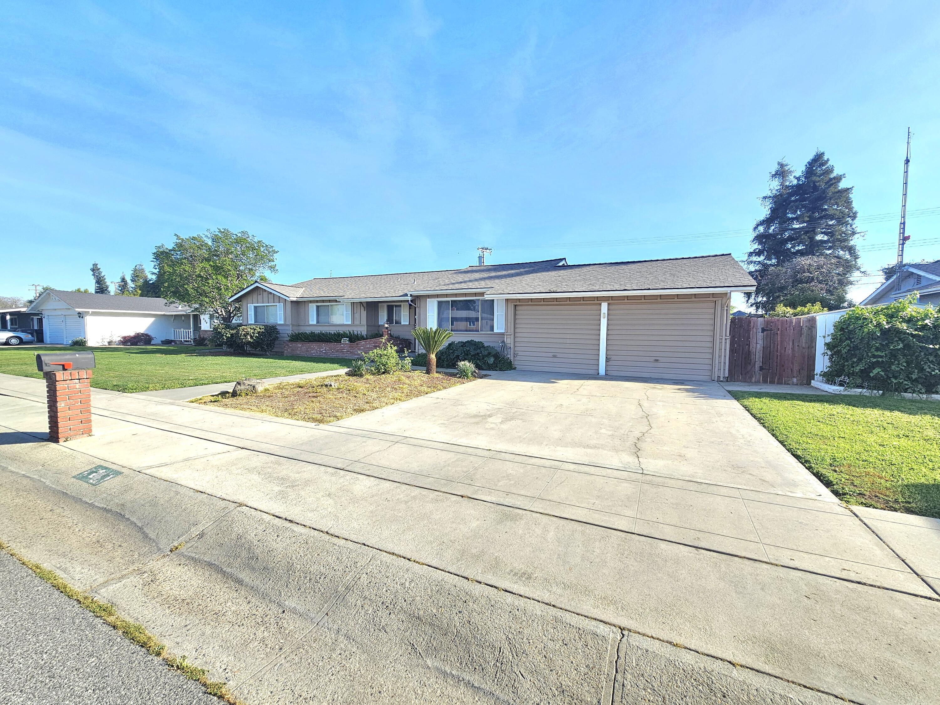 211 E Gail Ave, Tulare, CA 93274