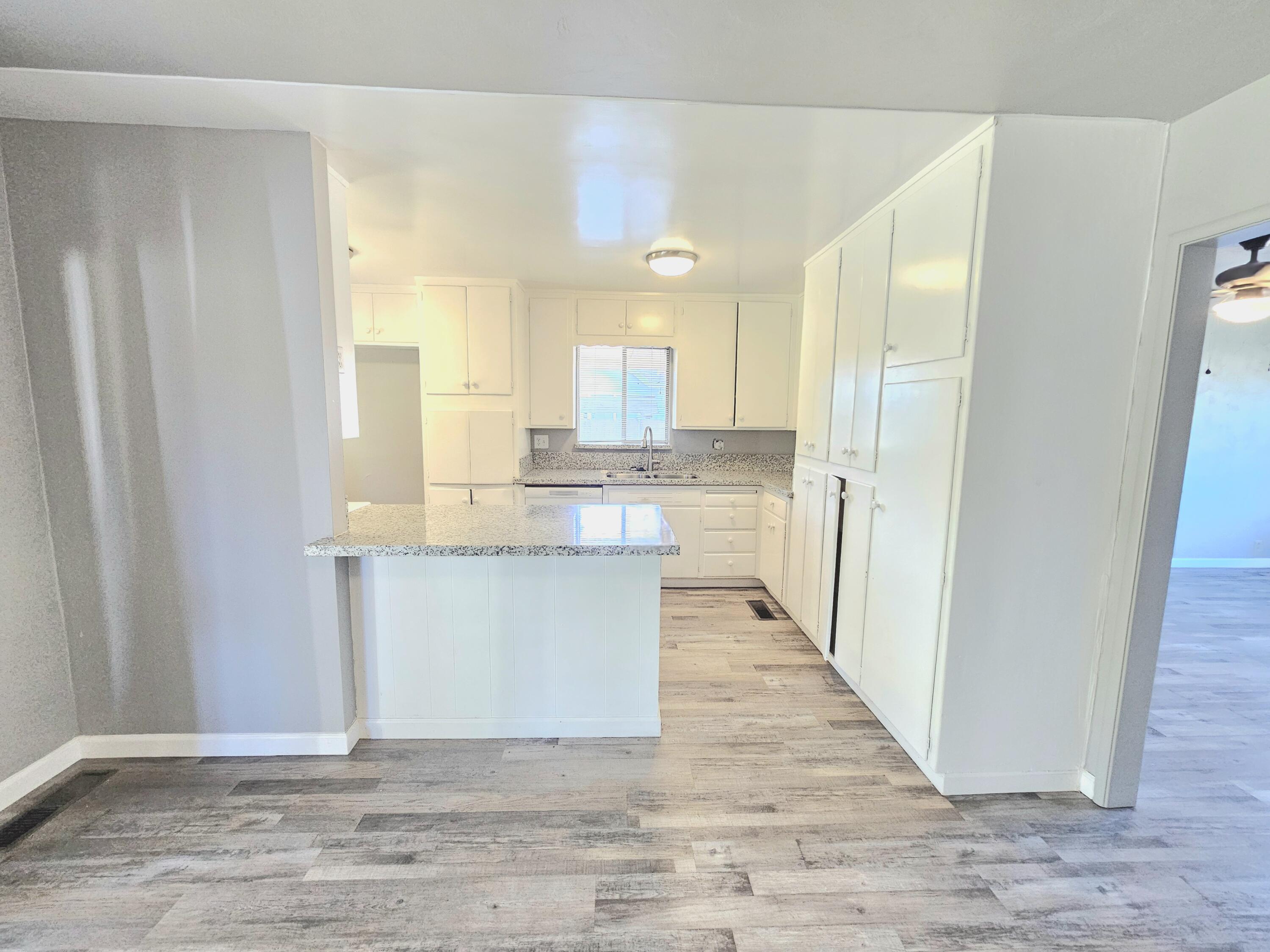 211 E Gail Ave, Tulare, CA 93274