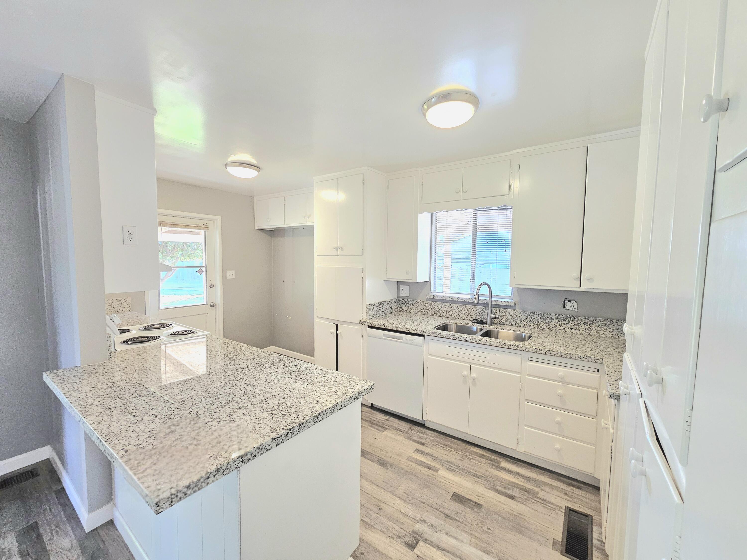 211 E Gail Ave, Tulare, CA 93274