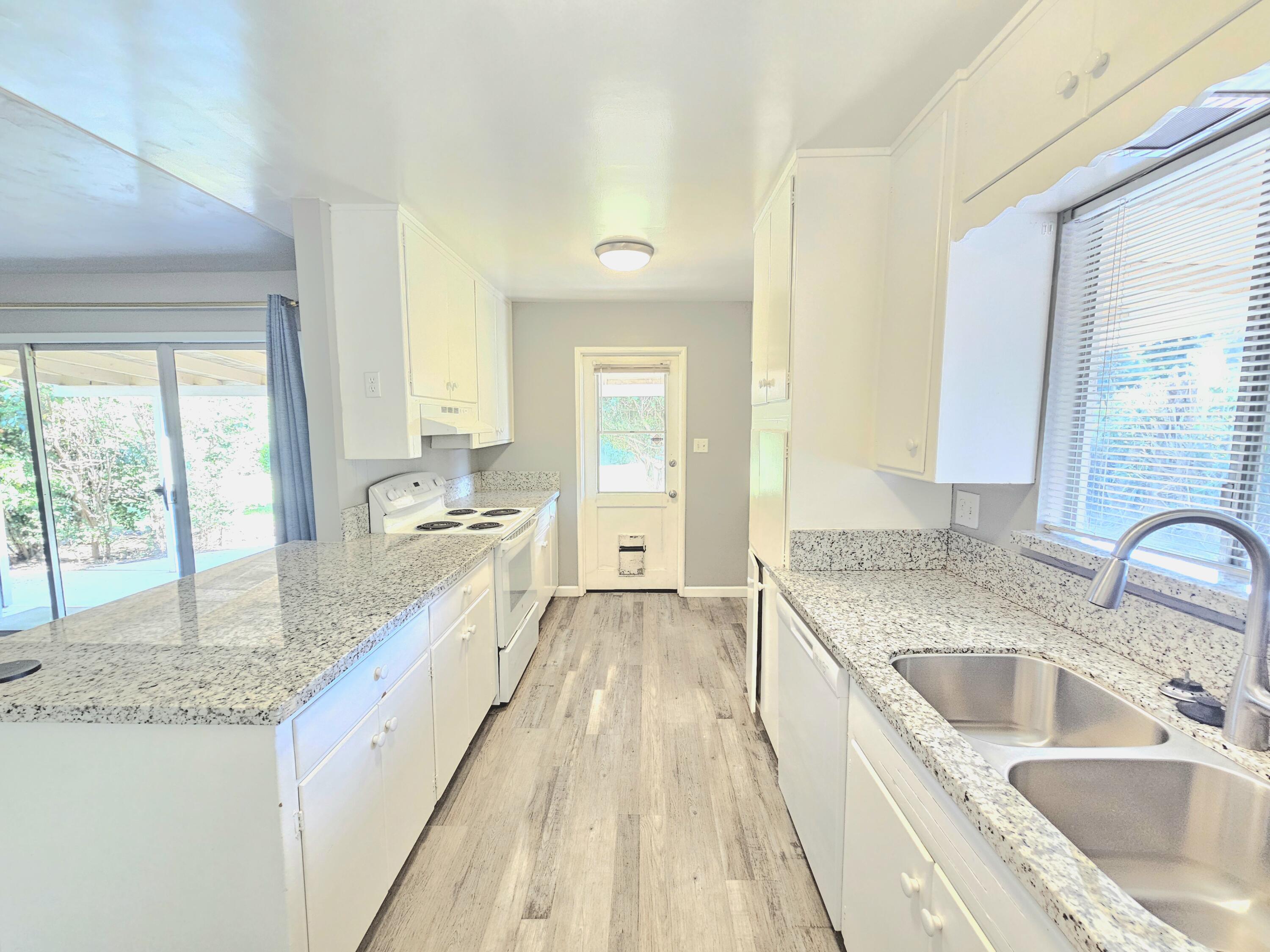 211 E Gail Ave, Tulare, CA 93274