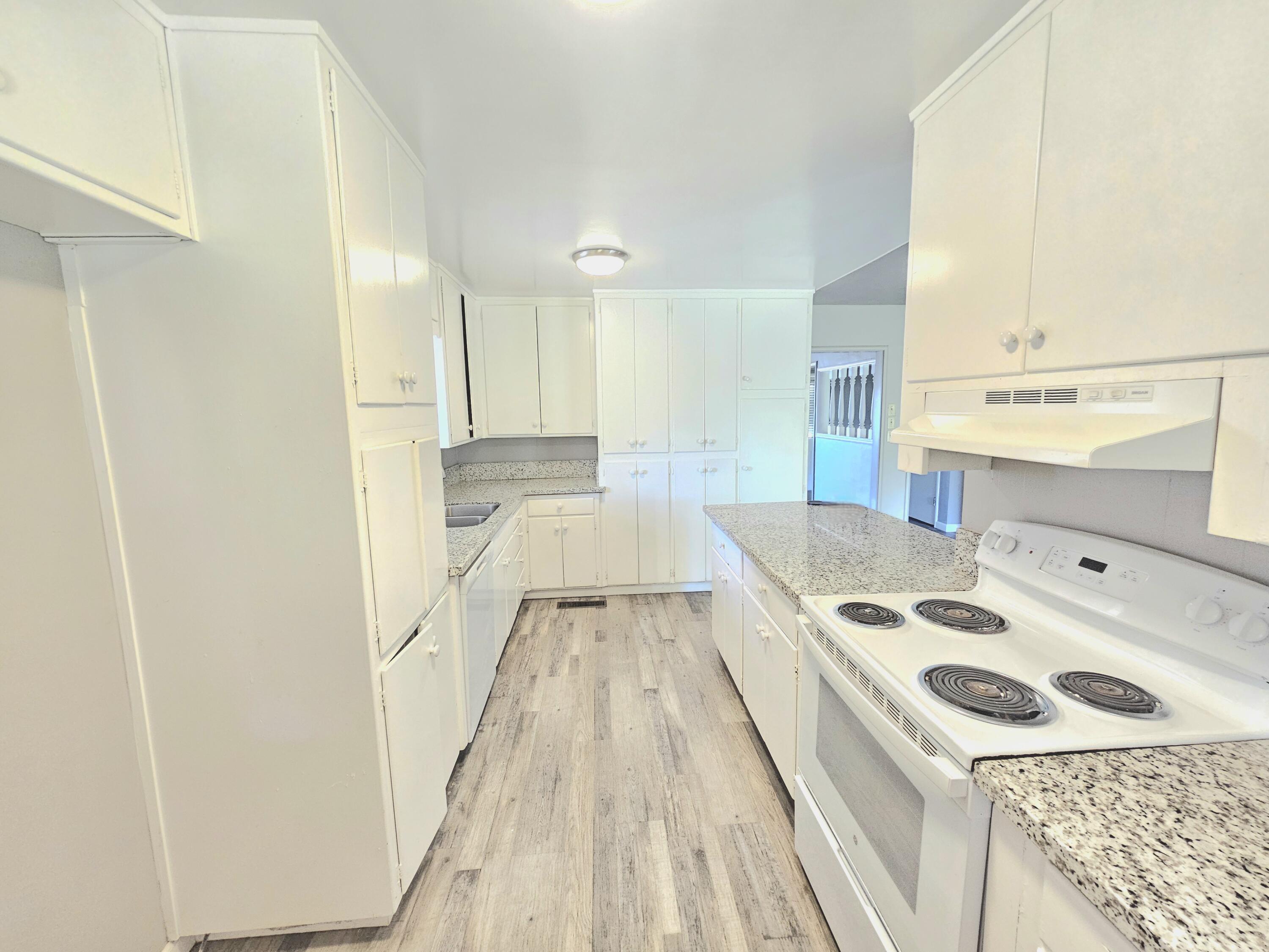 211 E Gail Ave, Tulare, CA 93274