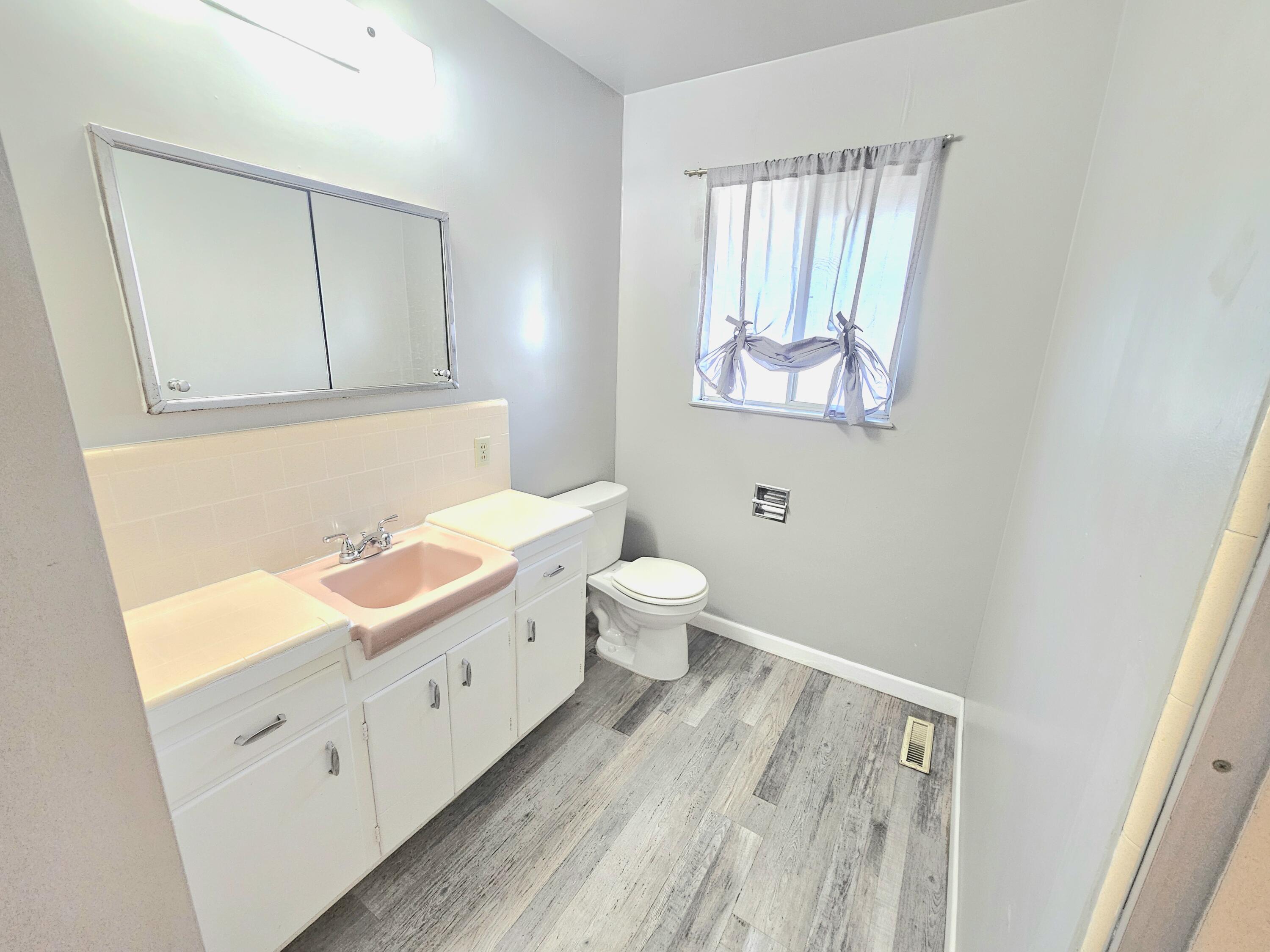 211 E Gail Ave, Tulare, CA 93274