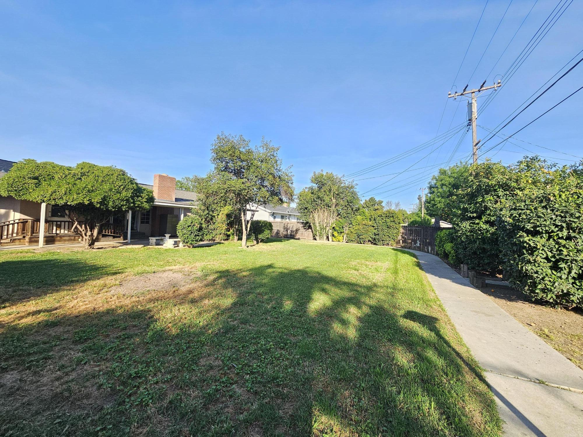 211 E Gail Ave, Tulare, CA 93274