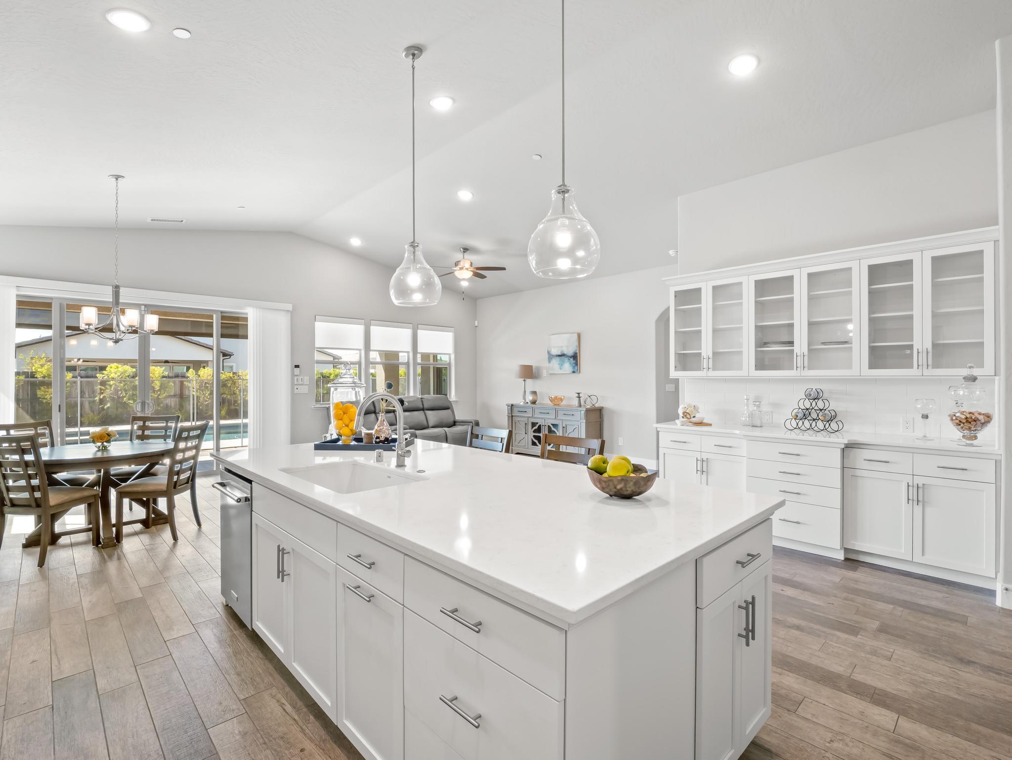 1734 N Park Ave, Clovis, CA 93619