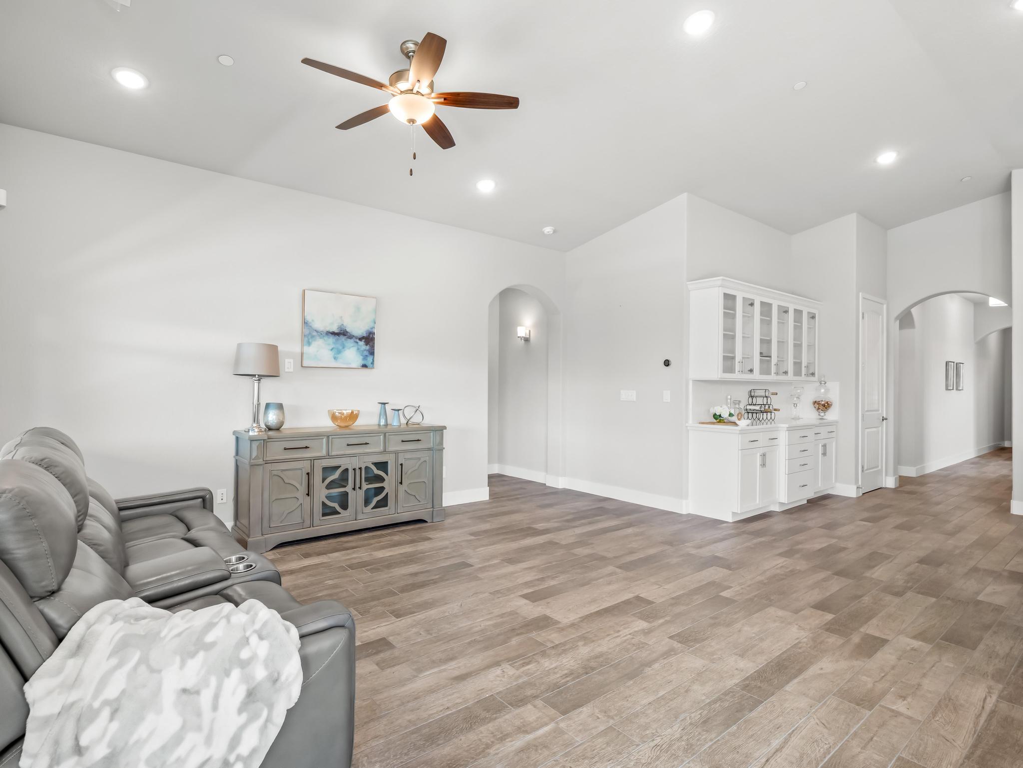 1734 N Park Ave, Clovis, CA 93619