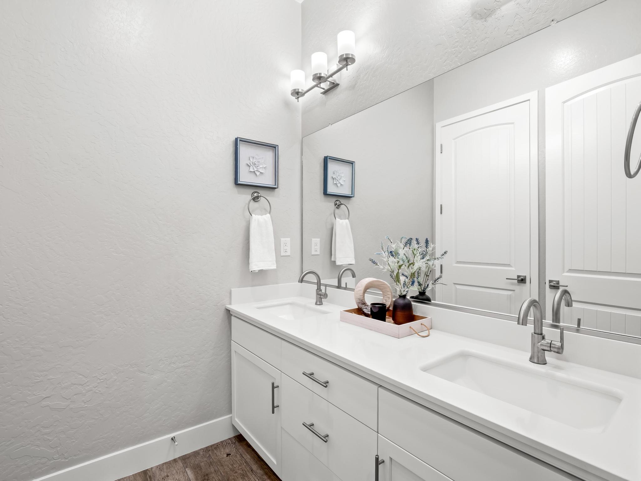 1734 N Park Ave, Clovis, CA 93619