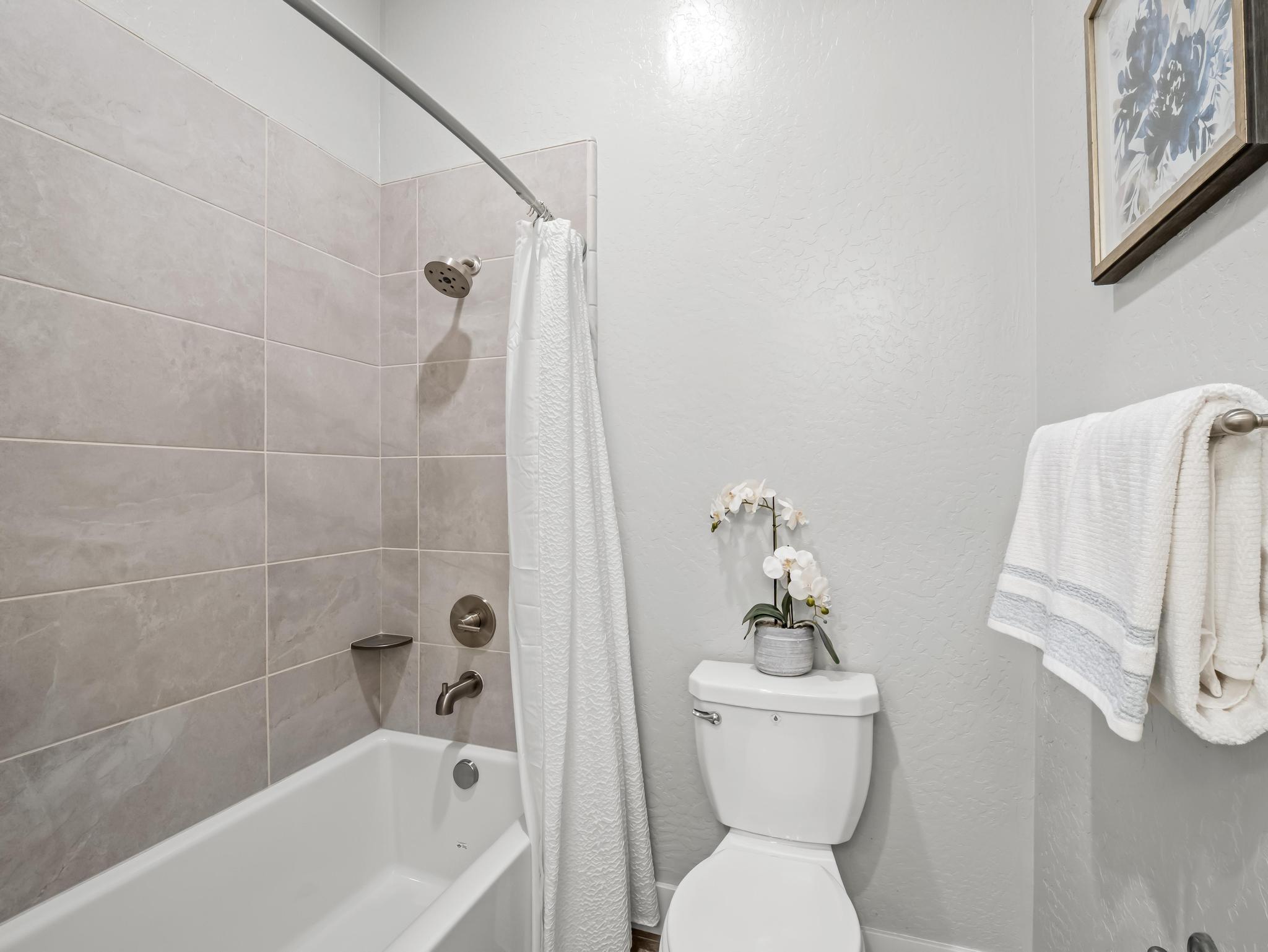 1734 N Park Ave, Clovis, CA 93619