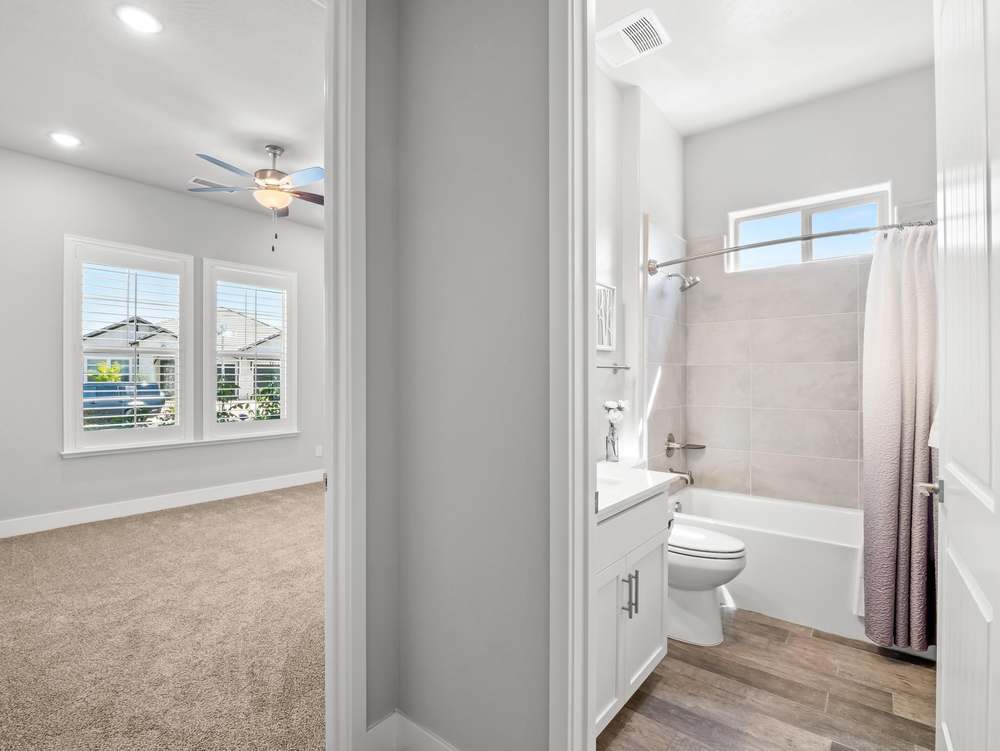 1734 N Park Ave, Clovis, CA 93619